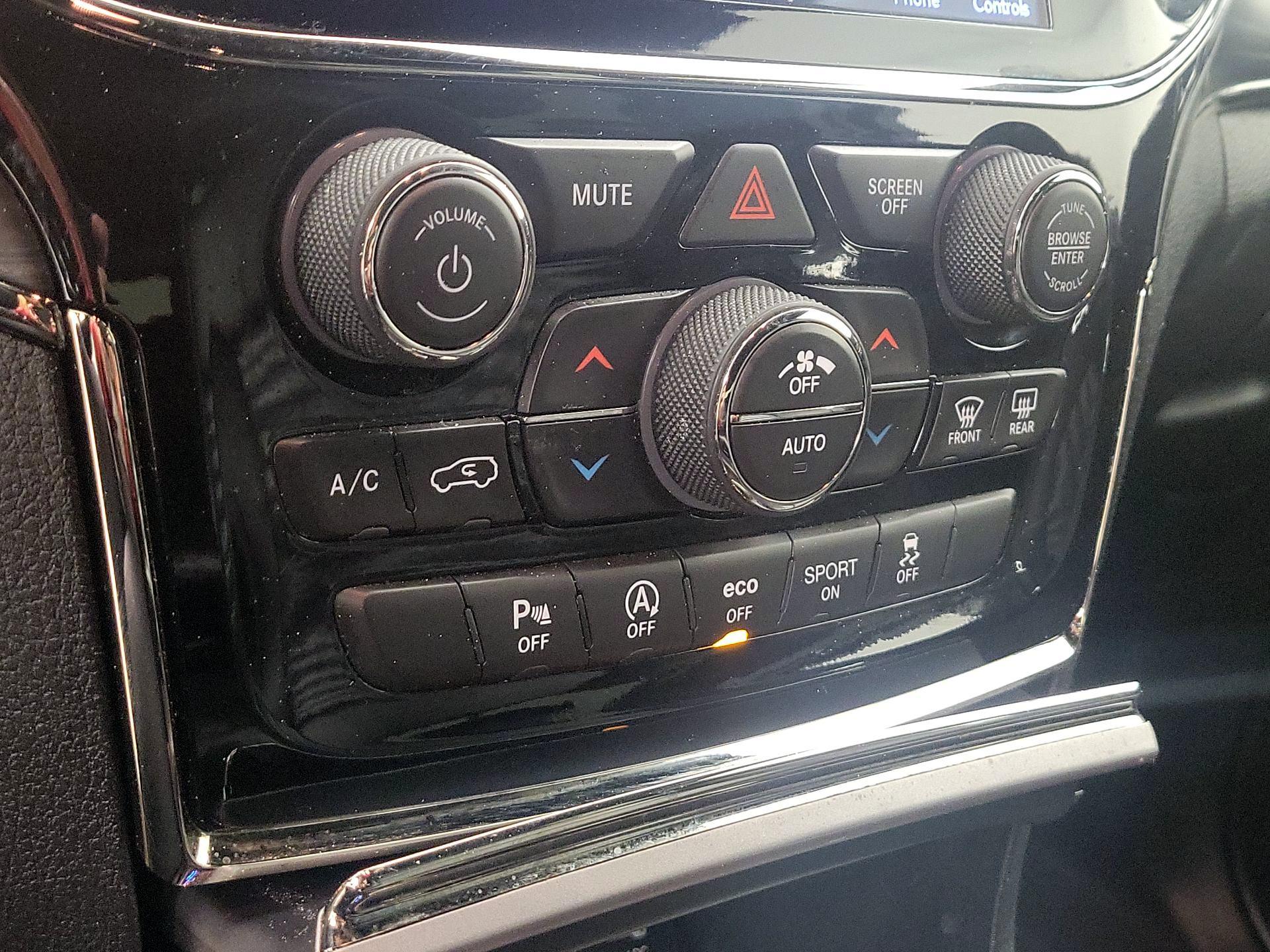 Thumbnail: 2019 Jeep Grand Cherokee - 17