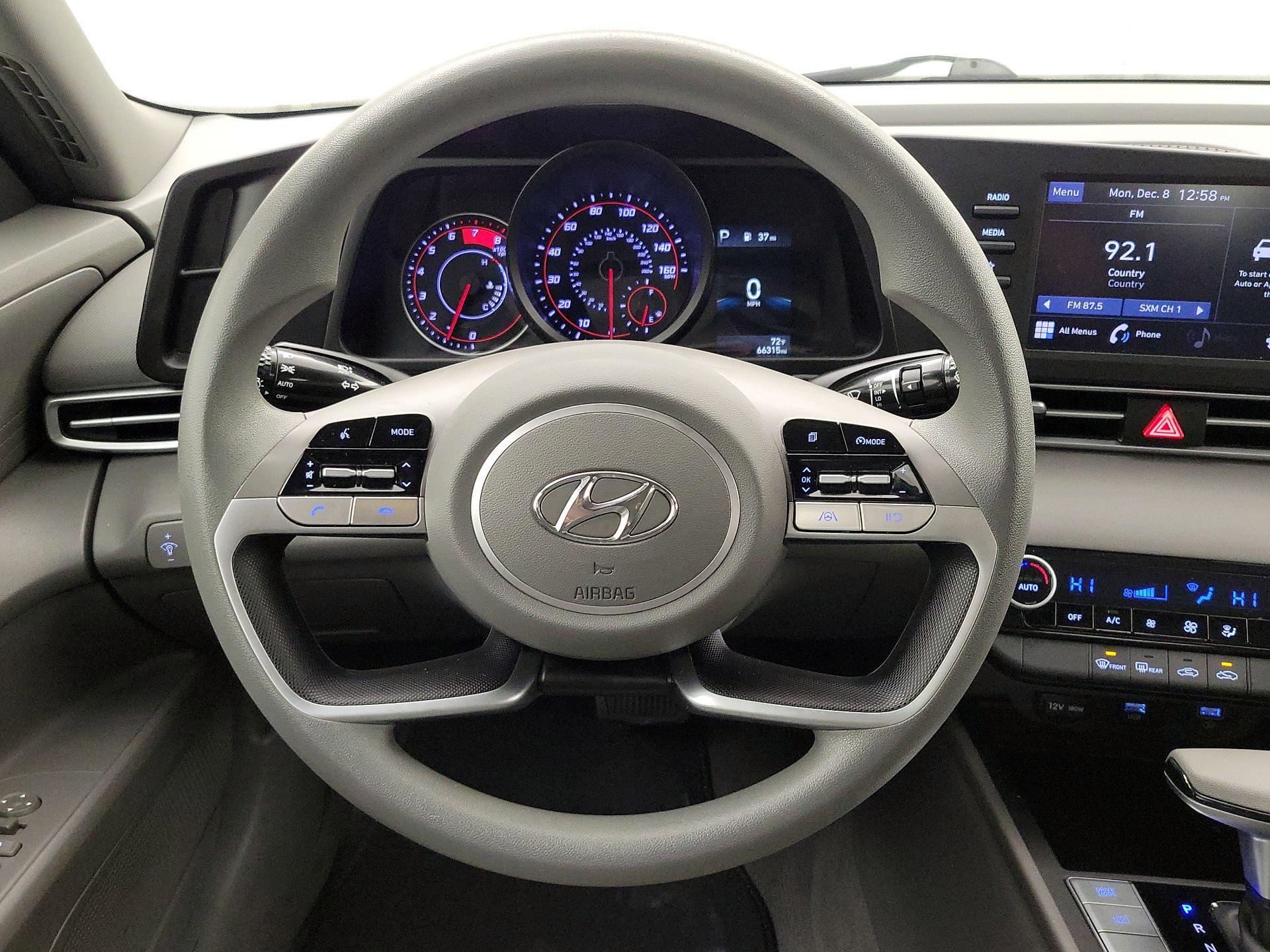 Thumbnail: 2022 Hyundai Elantra - 10