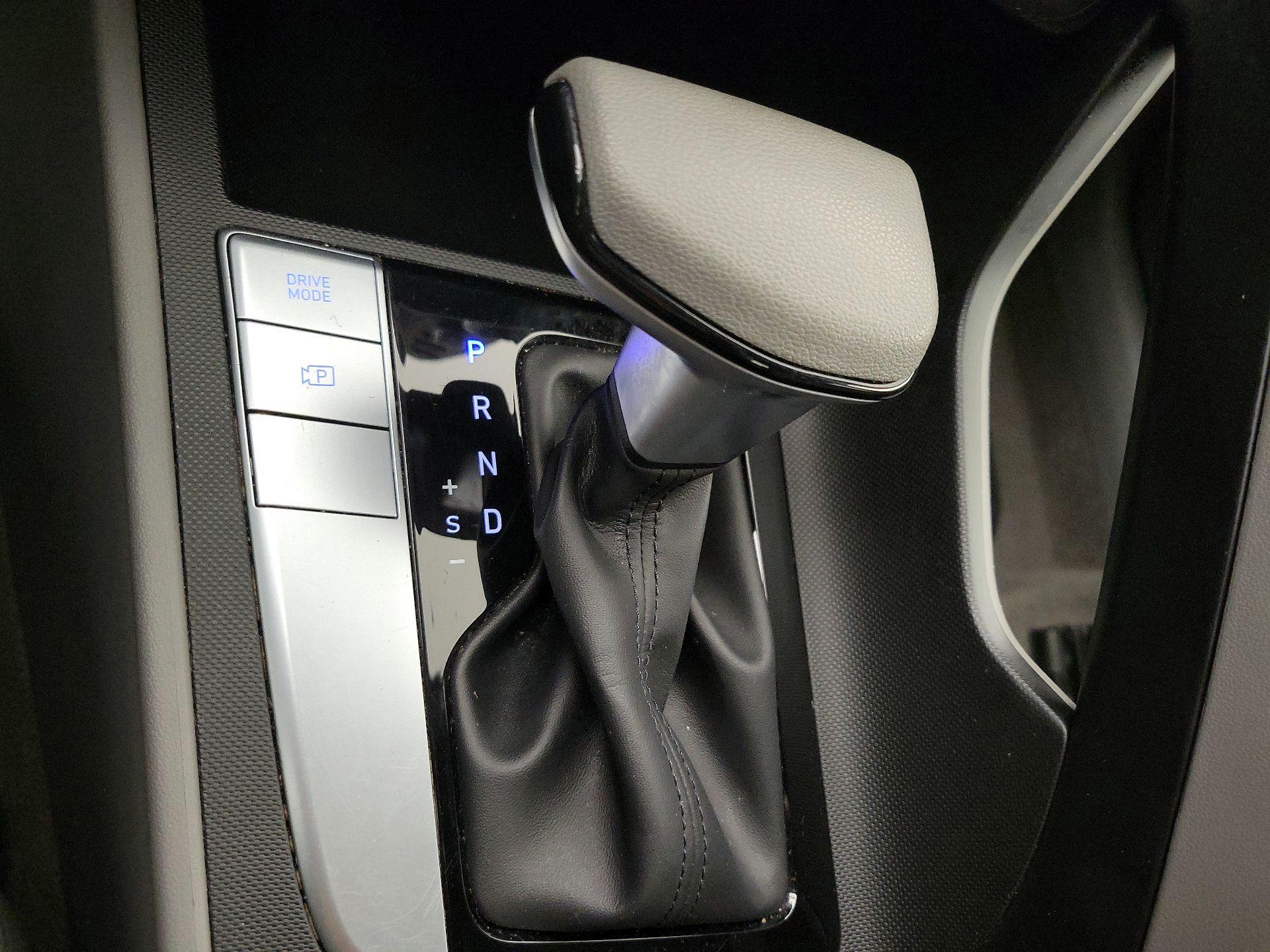 Thumbnail: 2022 Hyundai Elantra - 17