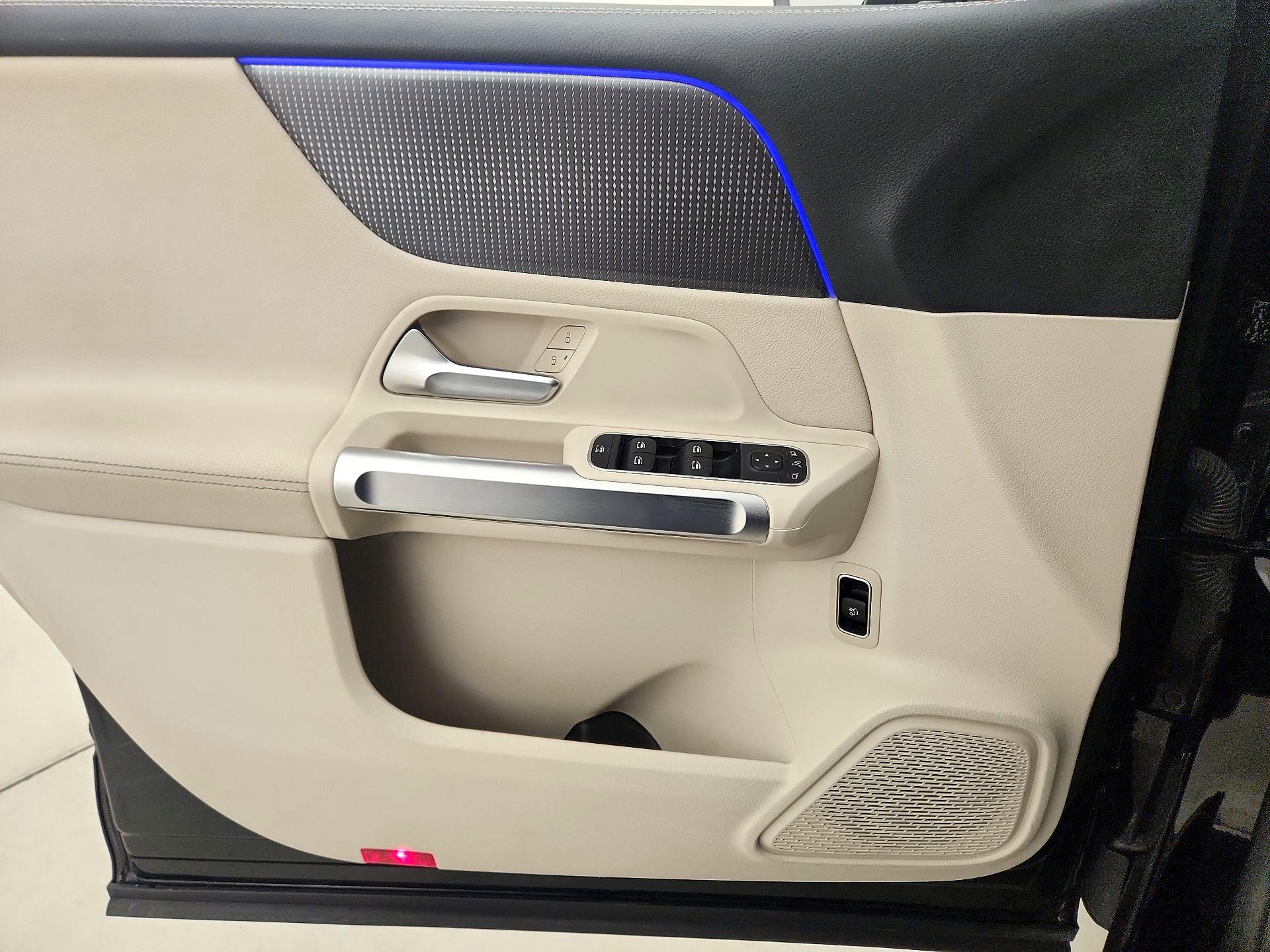 Thumbnail: 2022 Mercedes-Benz GLB - 12