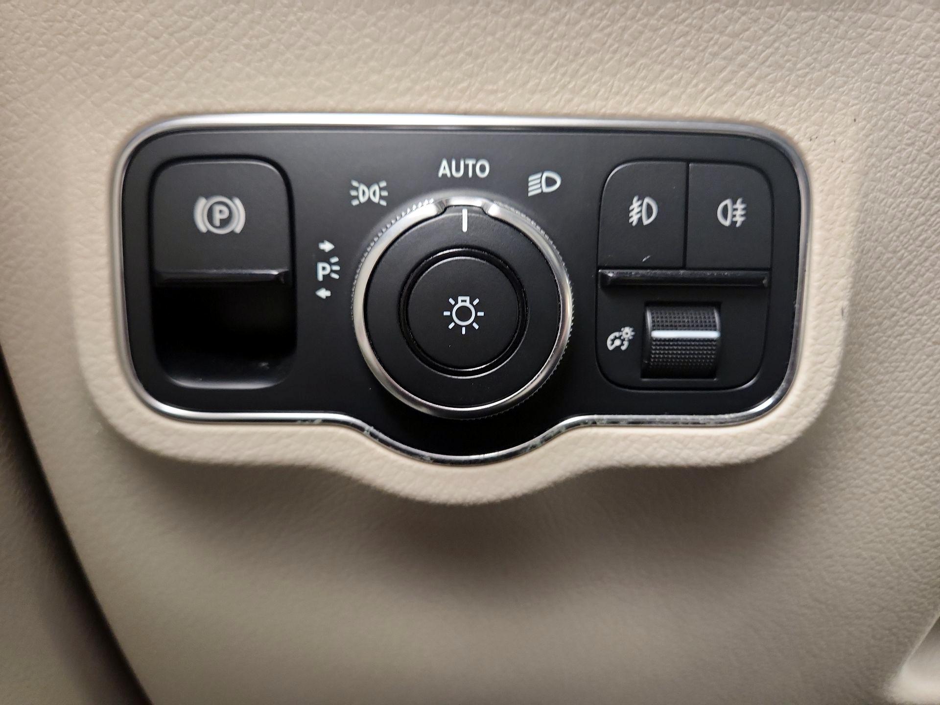 Thumbnail: 2022 Mercedes-Benz GLB - 13