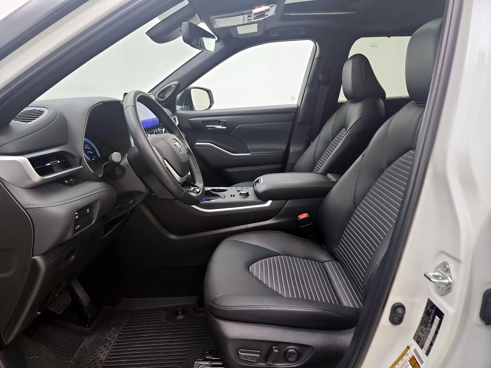 Thumbnail: 2025 Toyota Highlander - 11