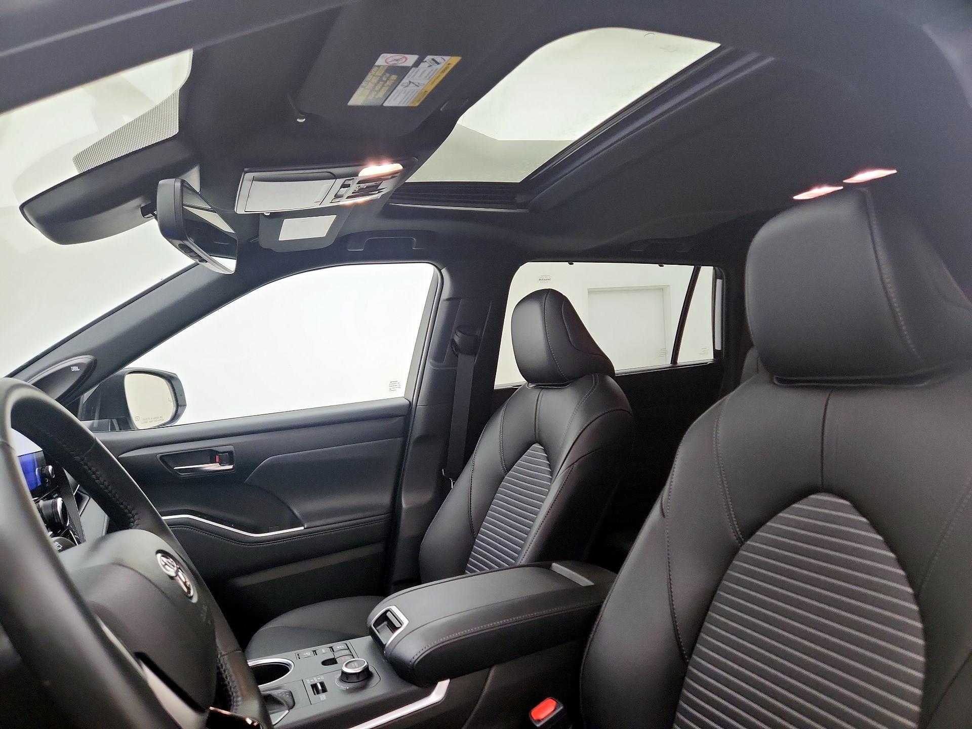 Thumbnail: 2025 Toyota Highlander - 19