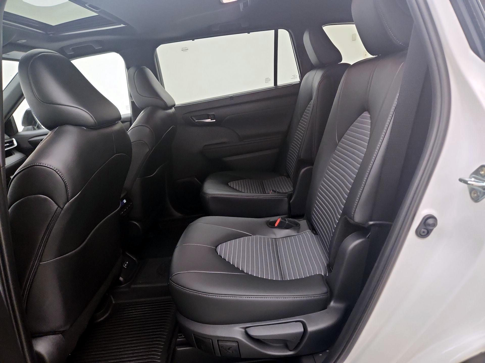 Thumbnail: 2025 Toyota Highlander - 20