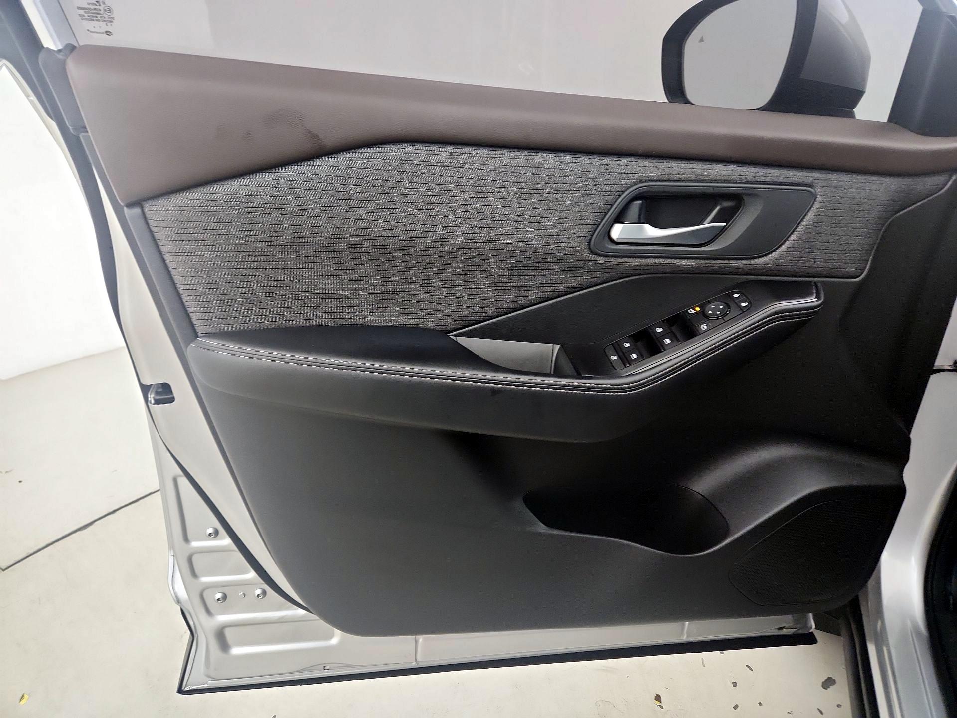 Thumbnail: 2022 Nissan Rogue - 12