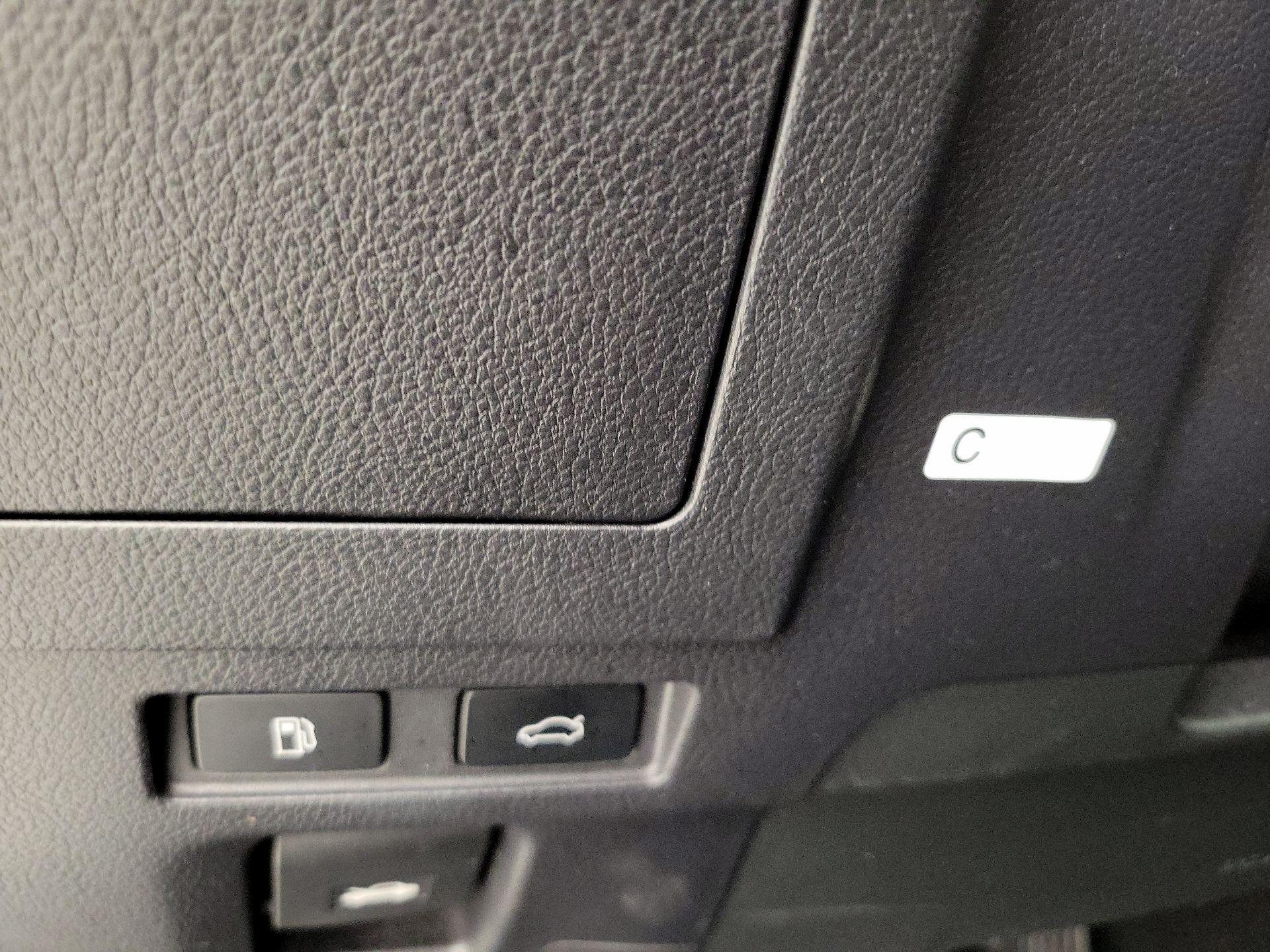 Thumbnail: 2019 Lexus ES - 13