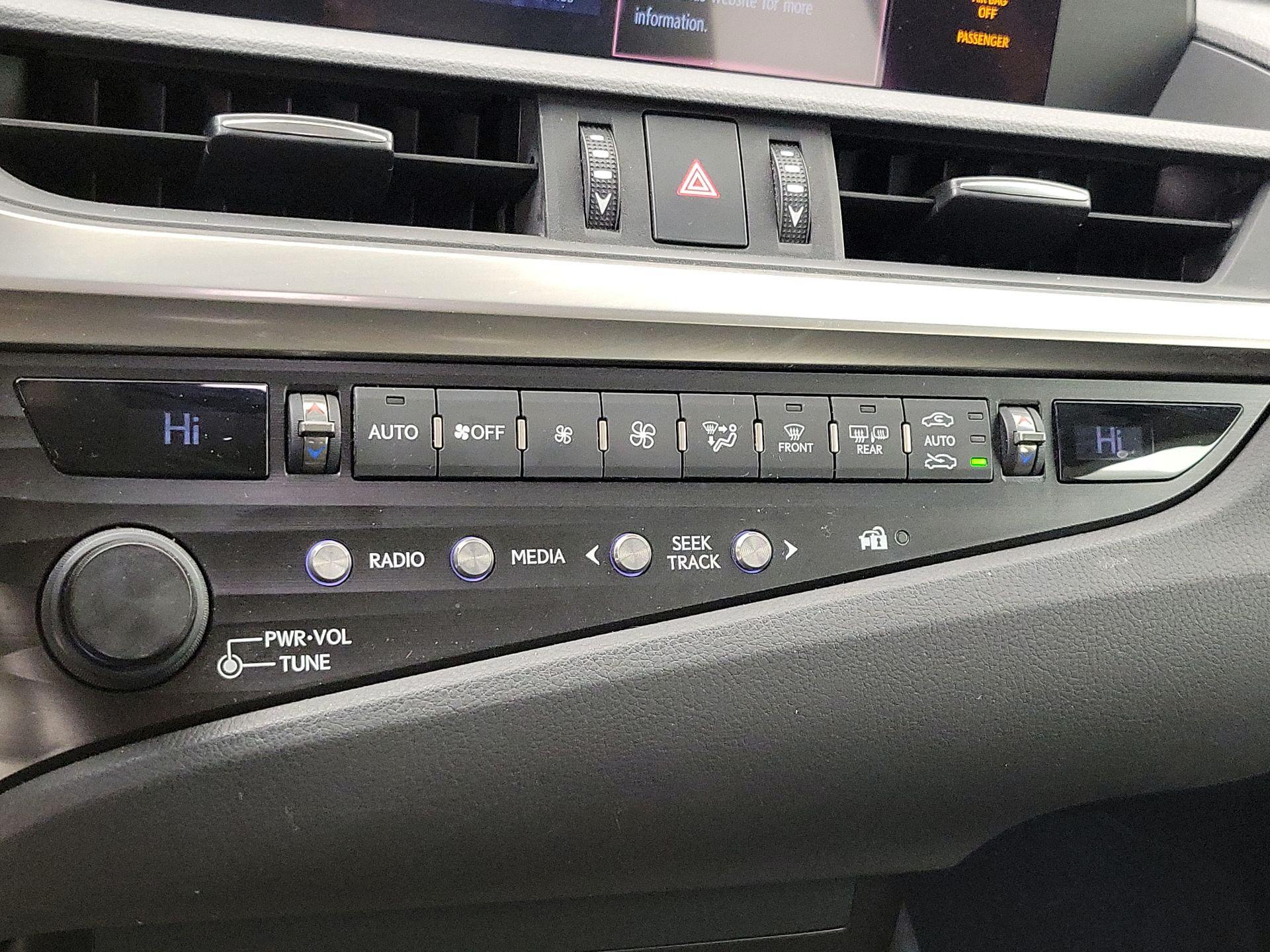 Thumbnail: 2019 Lexus ES - 16