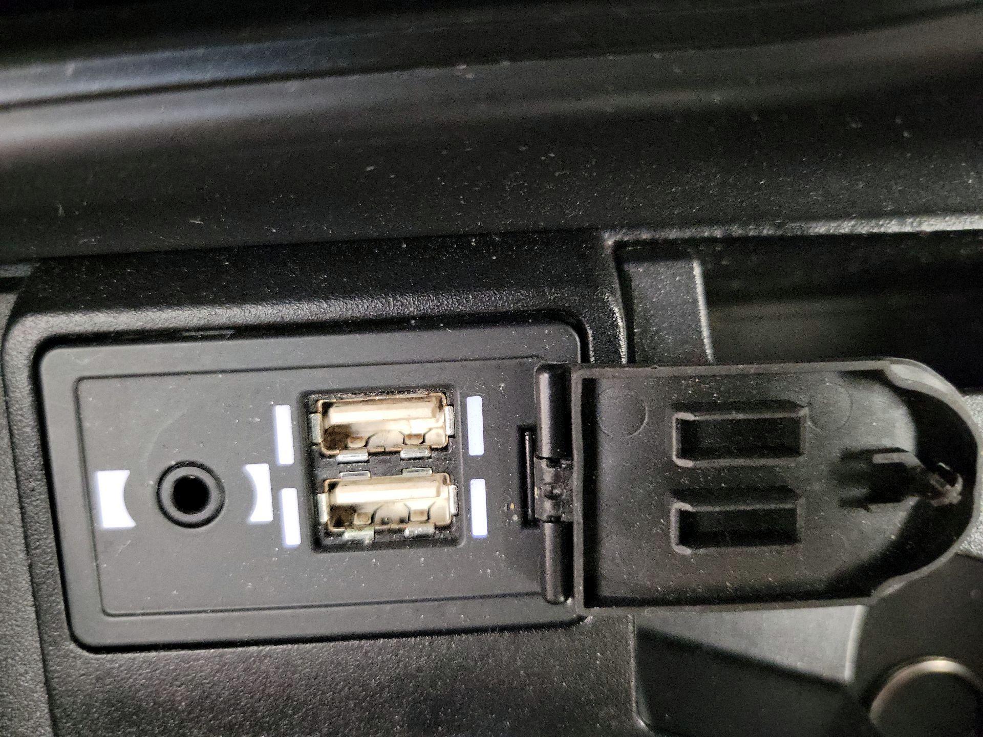 Thumbnail: 2019 Lexus ES - 18