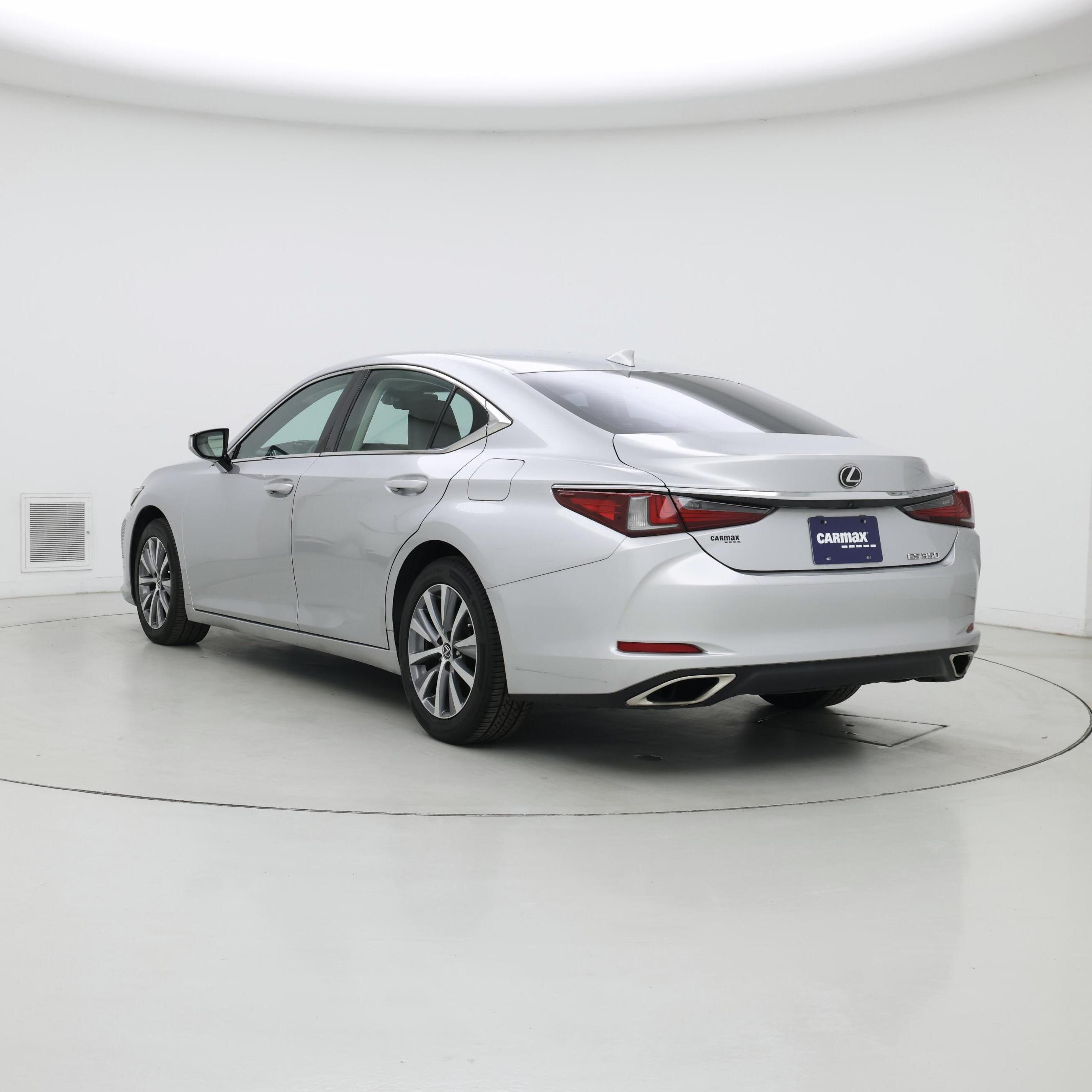Thumbnail: 2019 Lexus ES - 2