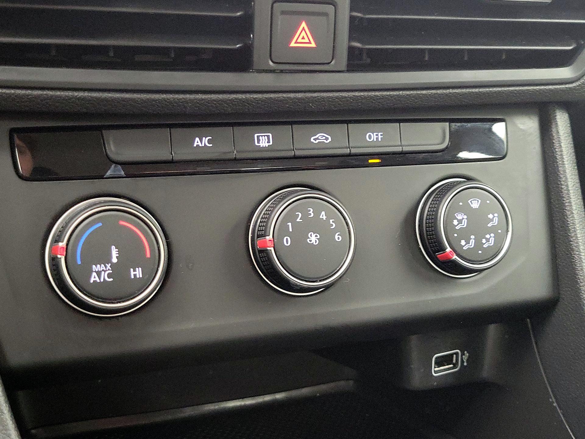 Thumbnail: 2019 Volkswagen Jetta - 16