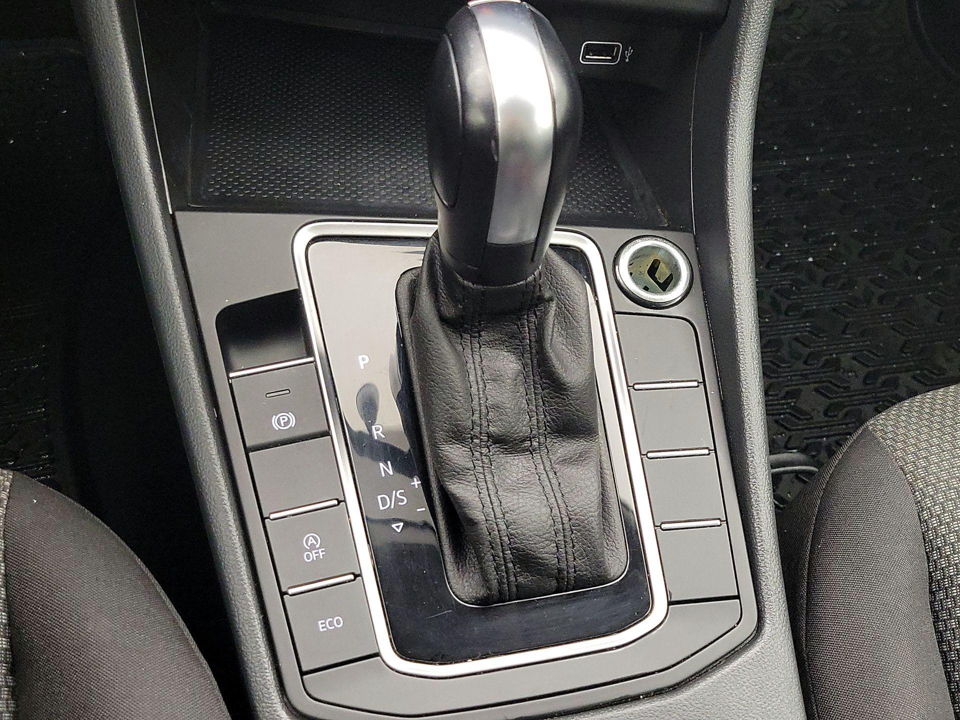 Thumbnail: 2019 Volkswagen Jetta - 17