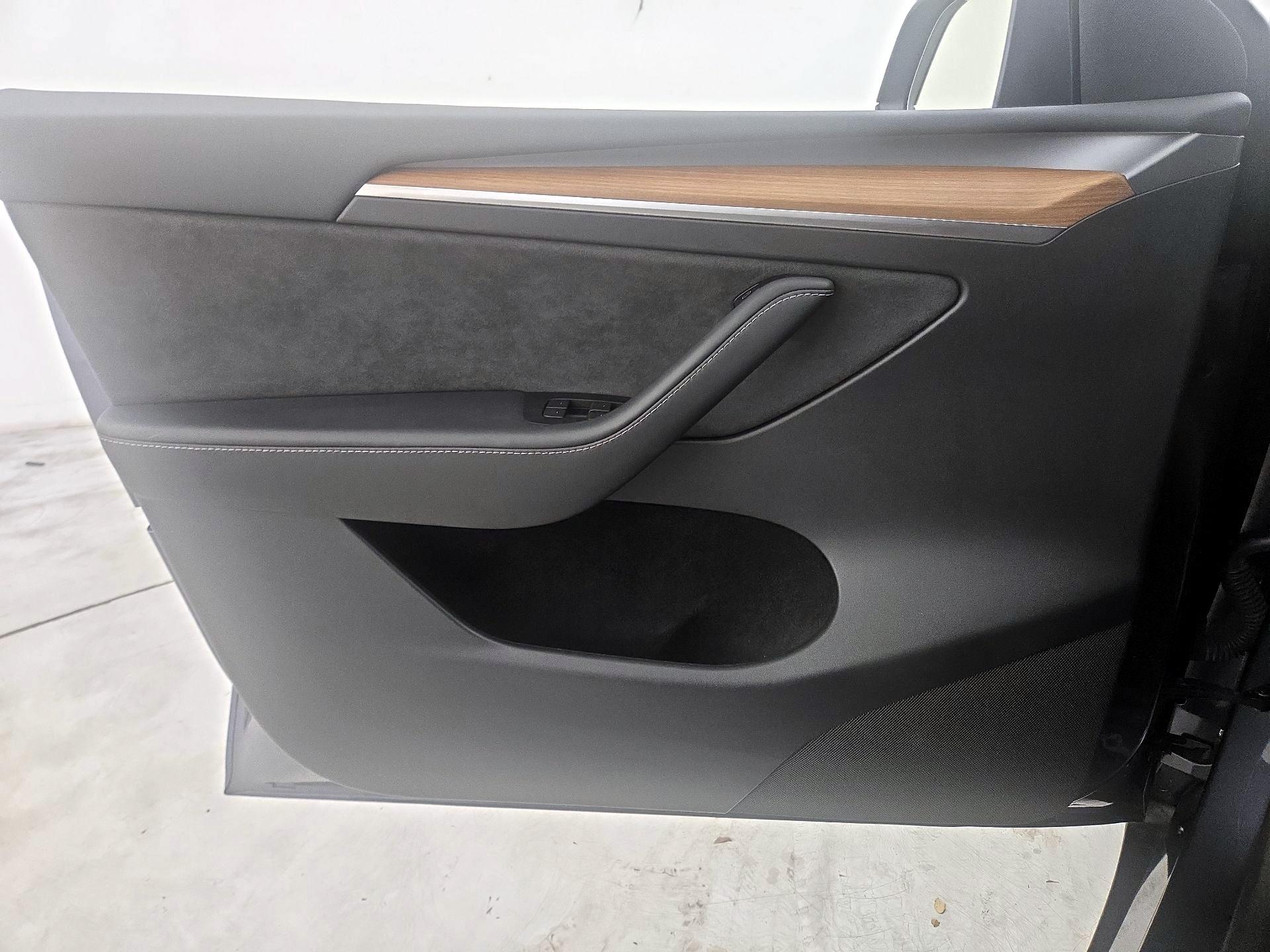 Thumbnail: 2023 Tesla Model Y - 12