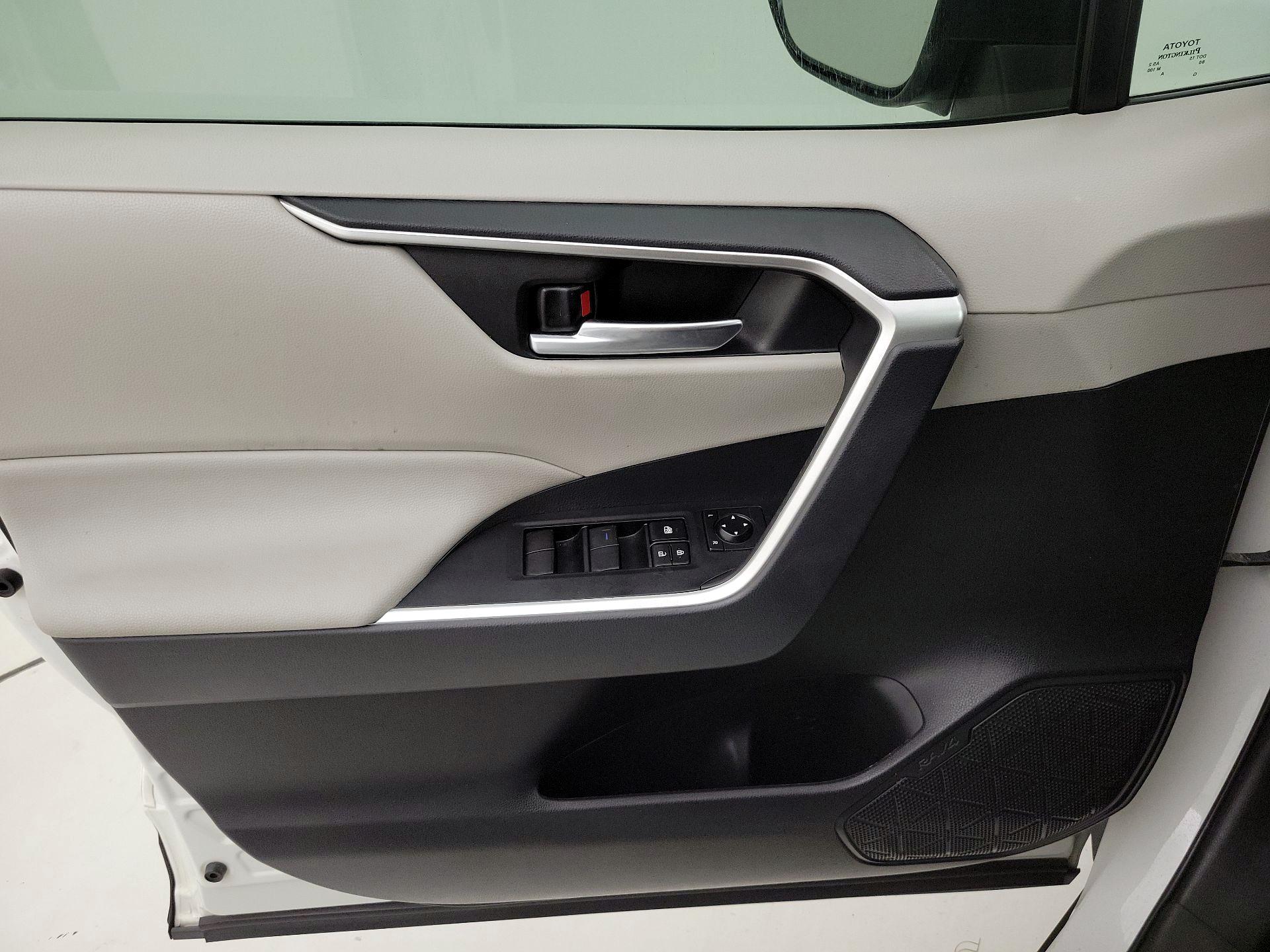 Thumbnail: 2021 Toyota RAV4 - 12