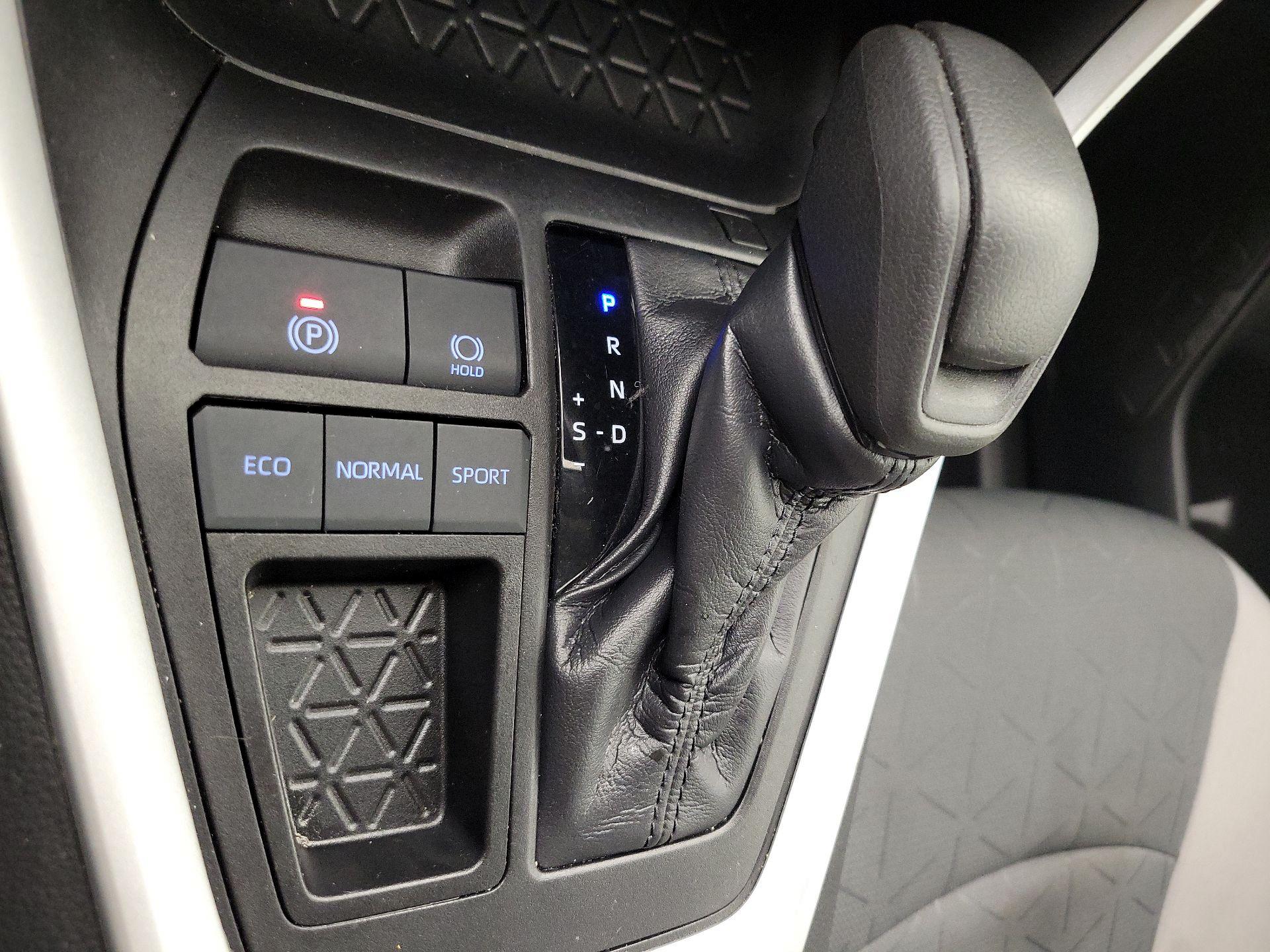 Thumbnail: 2021 Toyota RAV4 - 17