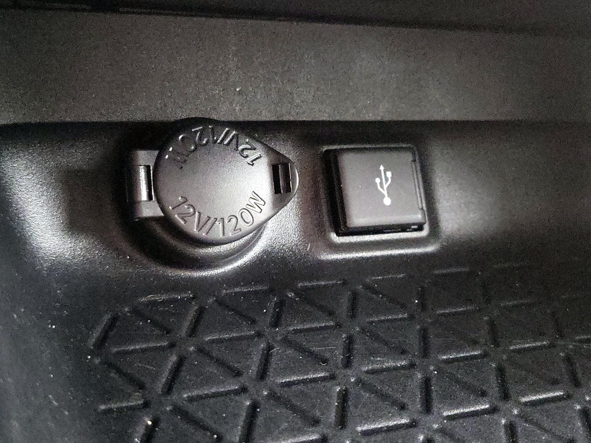 Thumbnail: 2021 Toyota RAV4 - 18