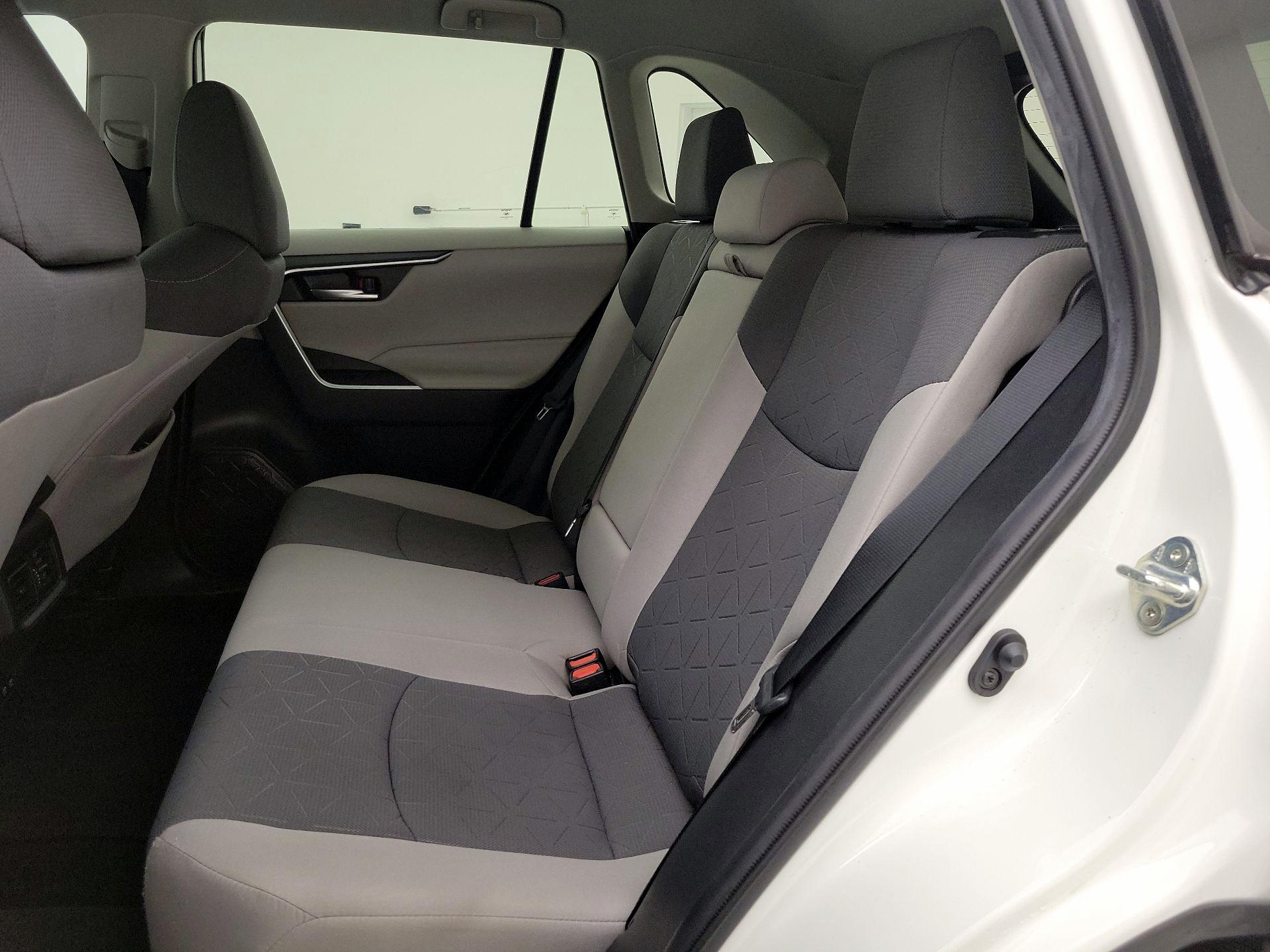 Thumbnail: 2021 Toyota RAV4 - 19