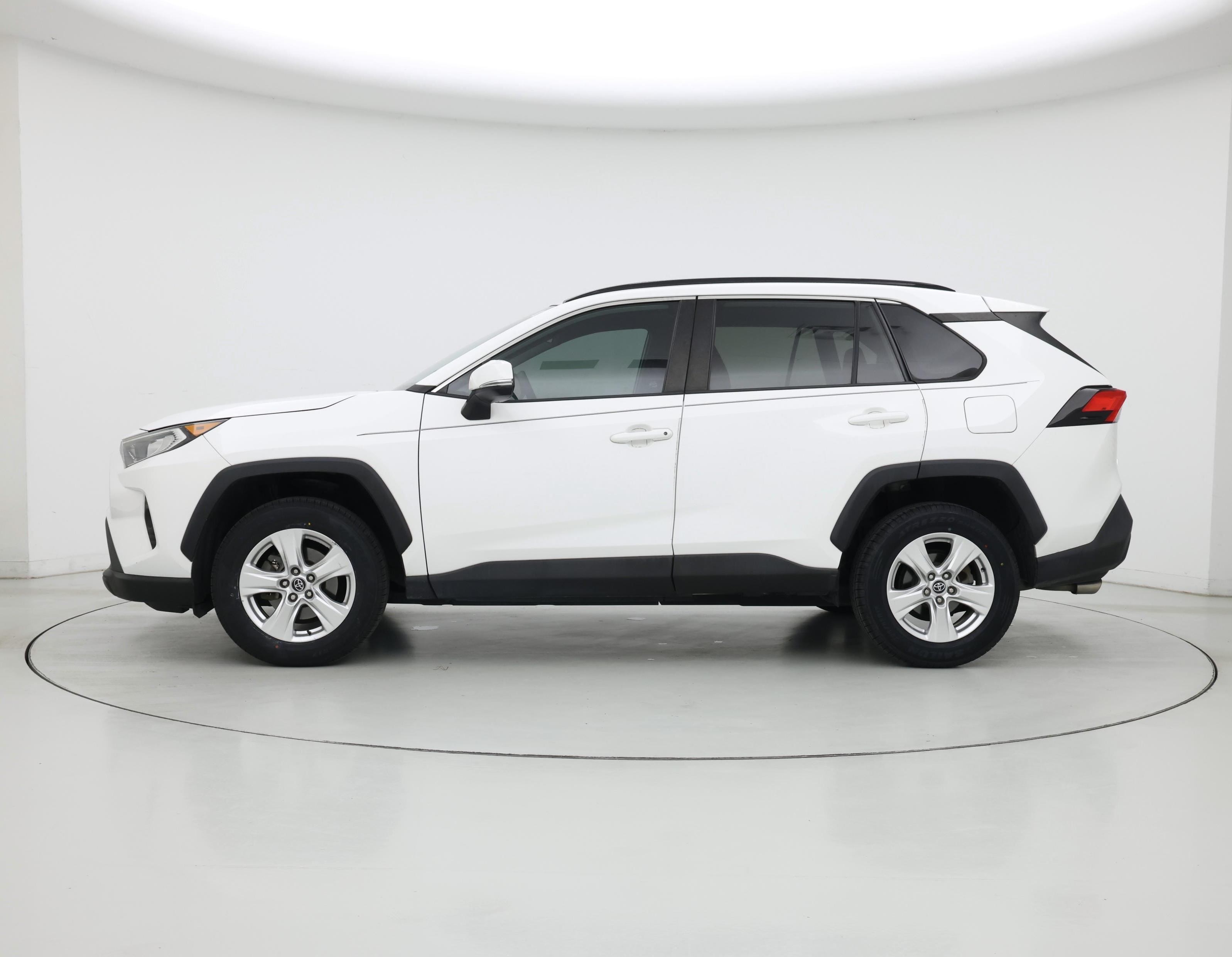 Thumbnail: 2021 Toyota RAV4 - 3