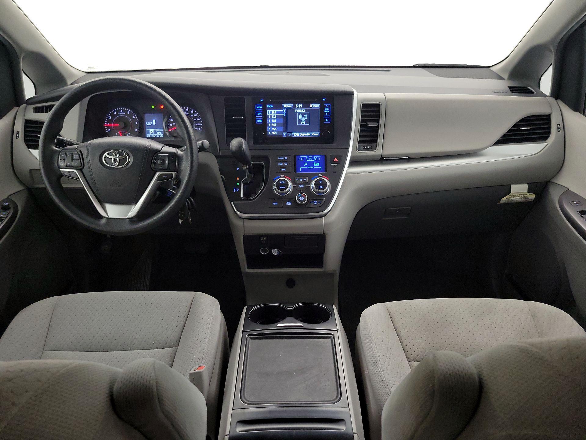 Thumbnail: 2015 Toyota Sienna - 9