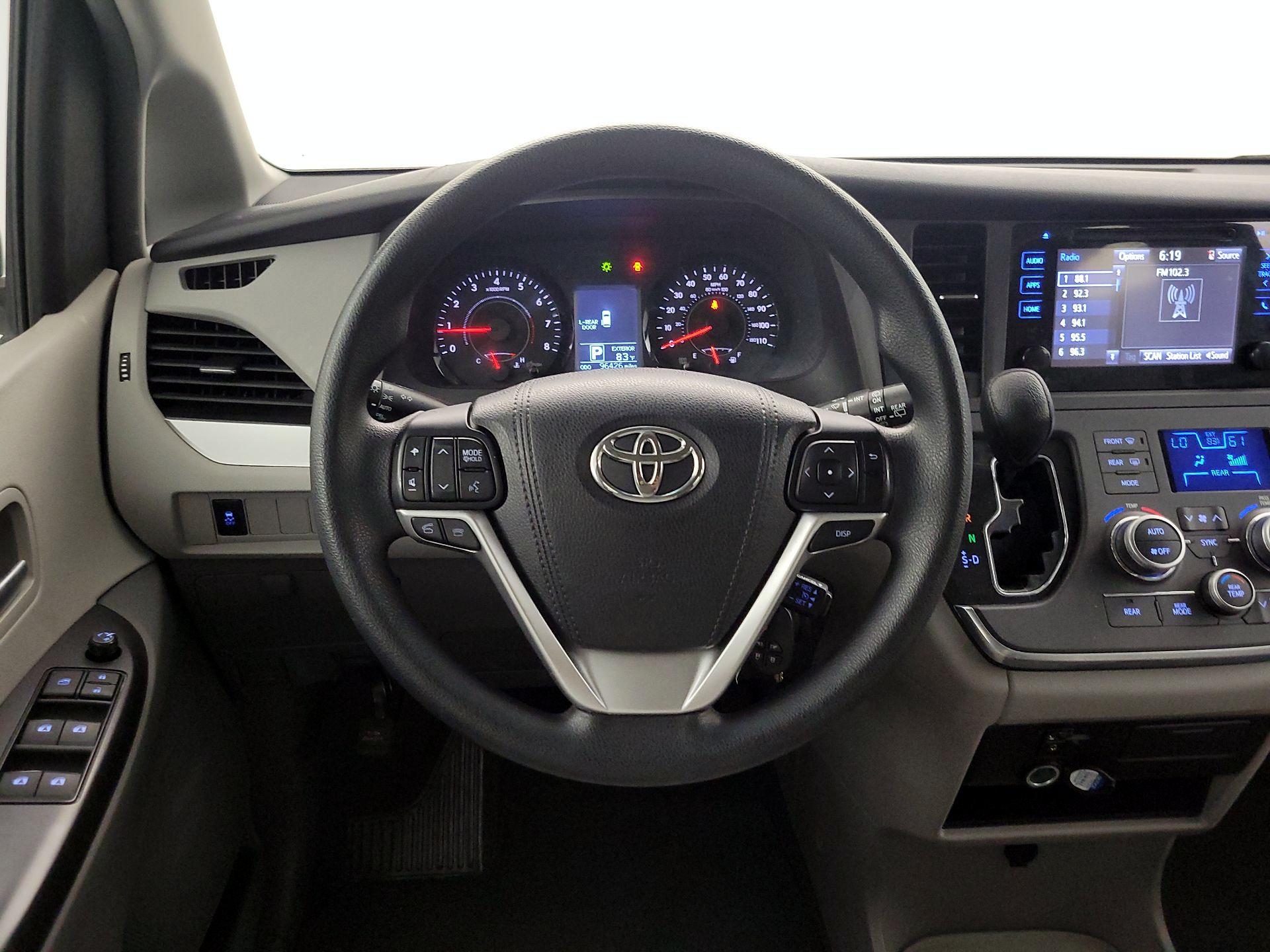 Thumbnail: 2015 Toyota Sienna - 10