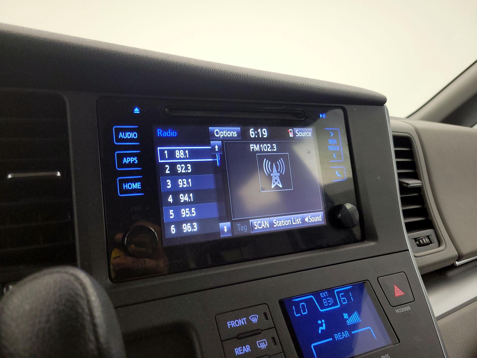 Thumbnail: 2015 Toyota Sienna - 15