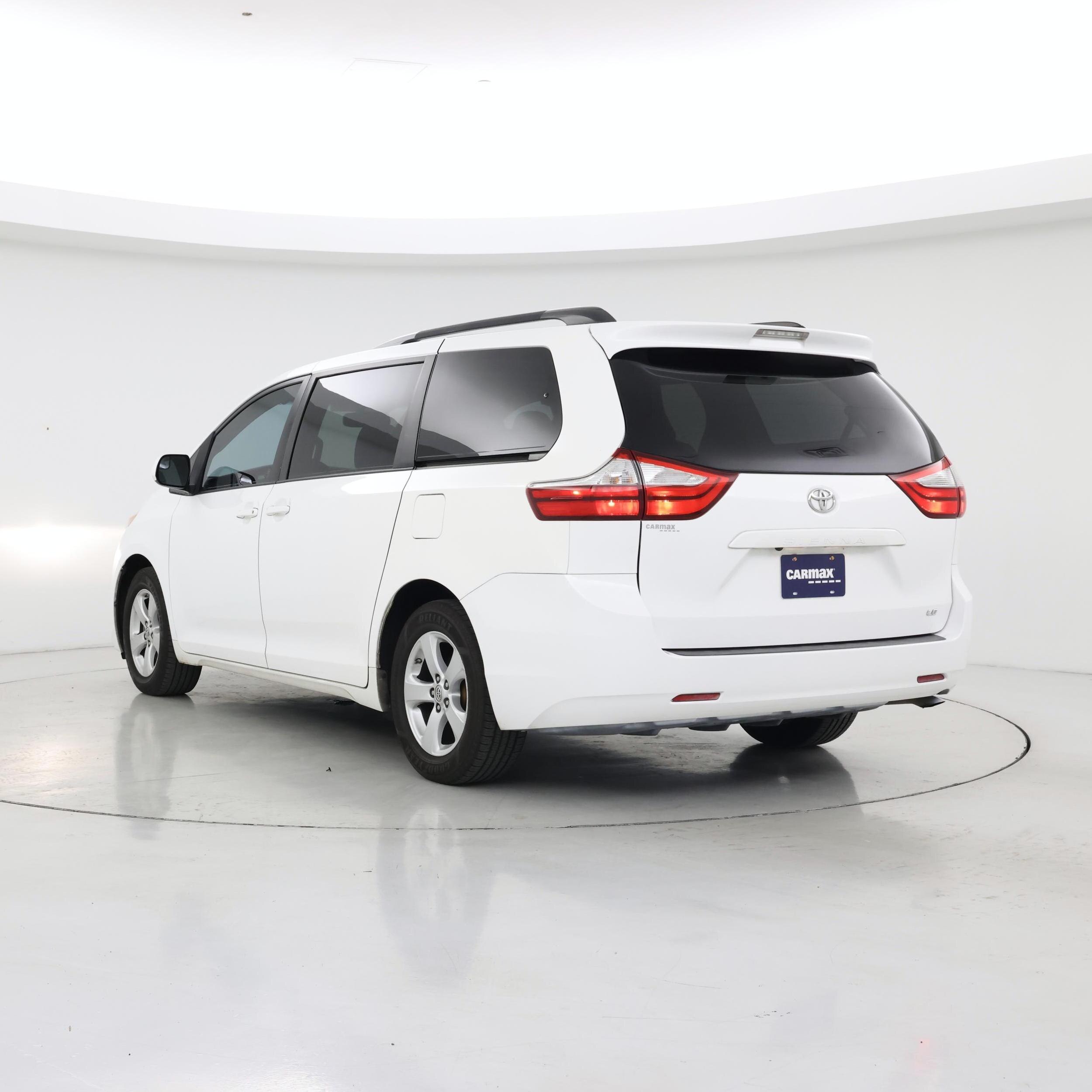 Thumbnail: 2015 Toyota Sienna - 2