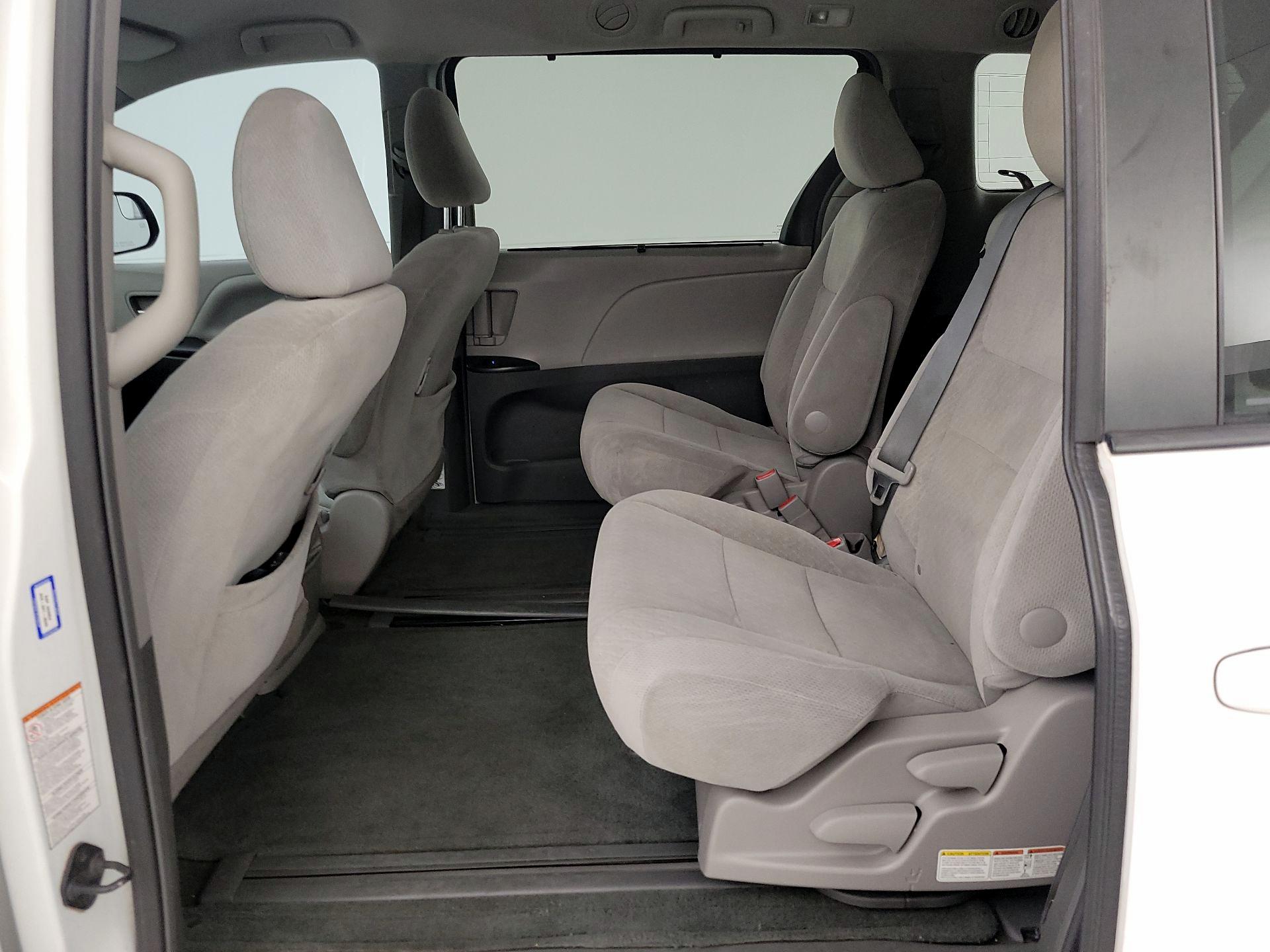 Thumbnail: 2015 Toyota Sienna - 19