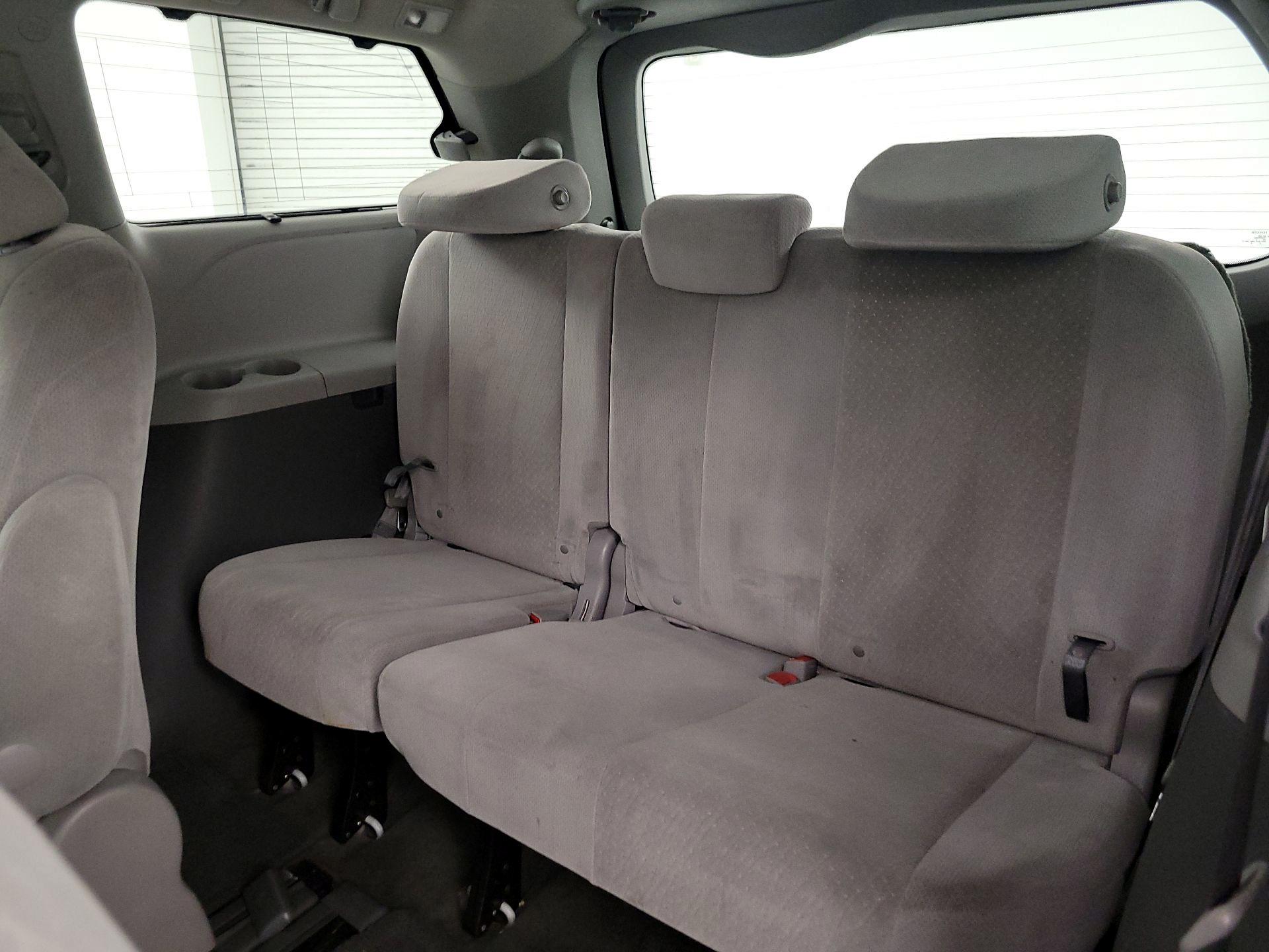 Thumbnail: 2015 Toyota Sienna - 20