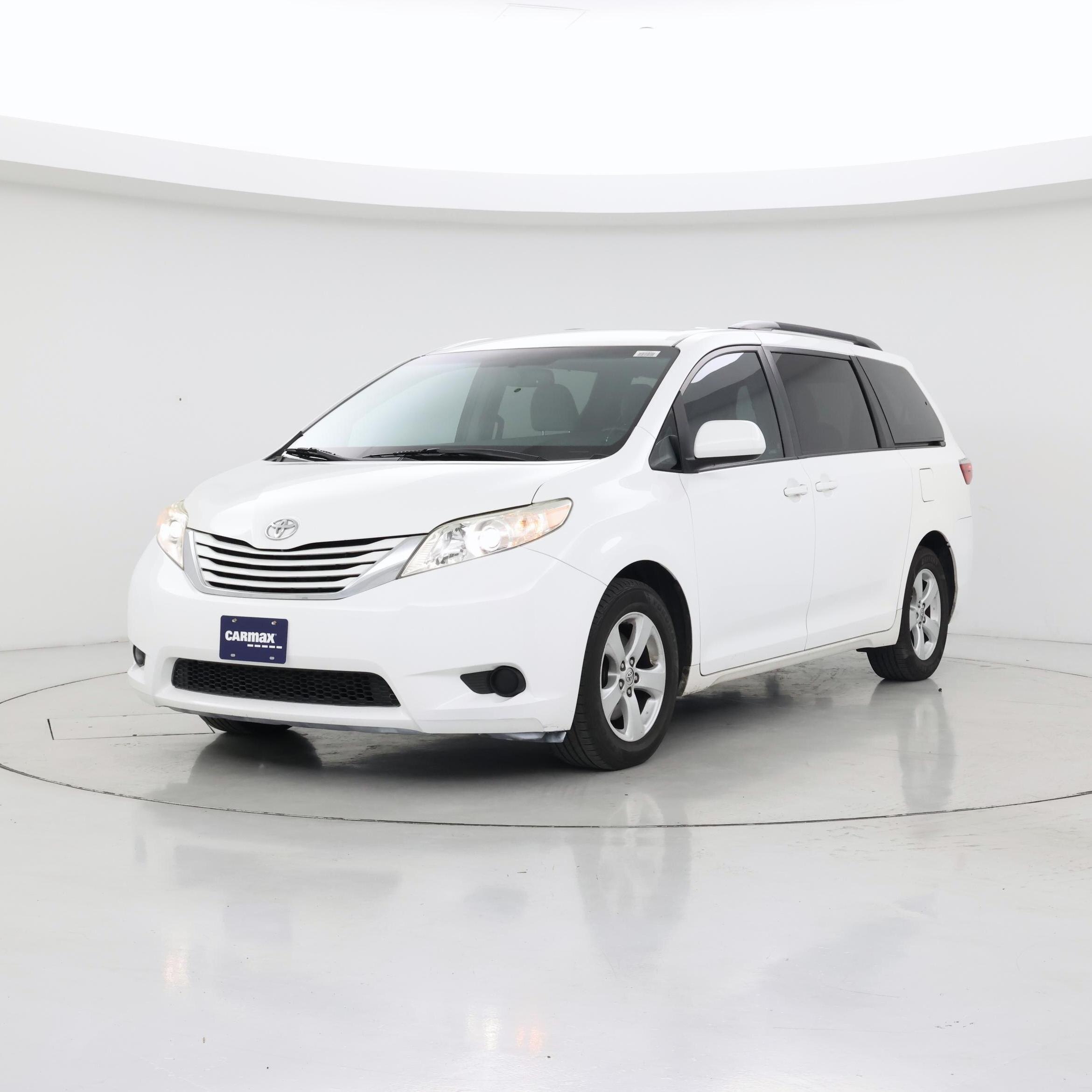 Thumbnail: 2015 Toyota Sienna - 4
