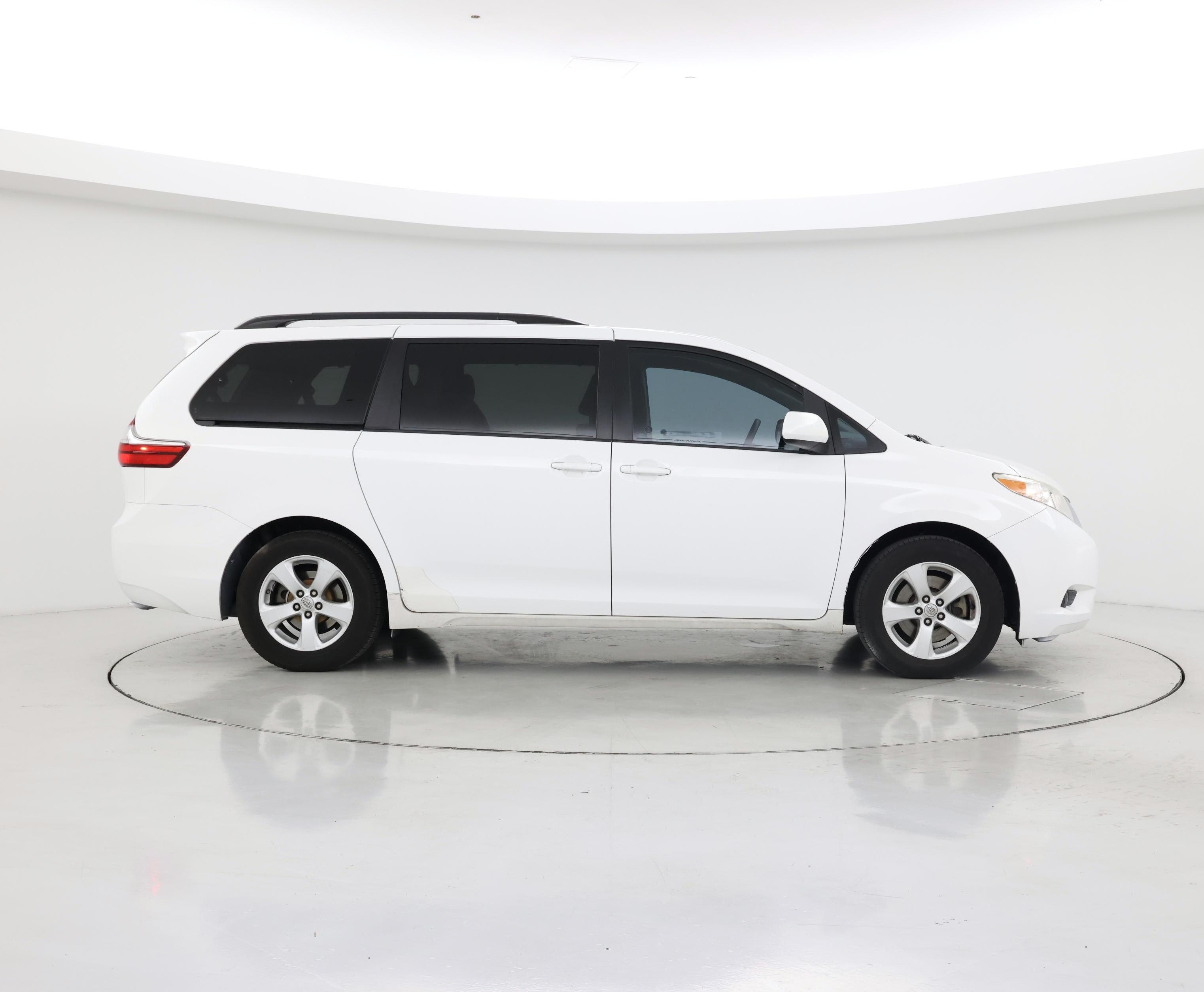 Thumbnail: 2015 Toyota Sienna - 7