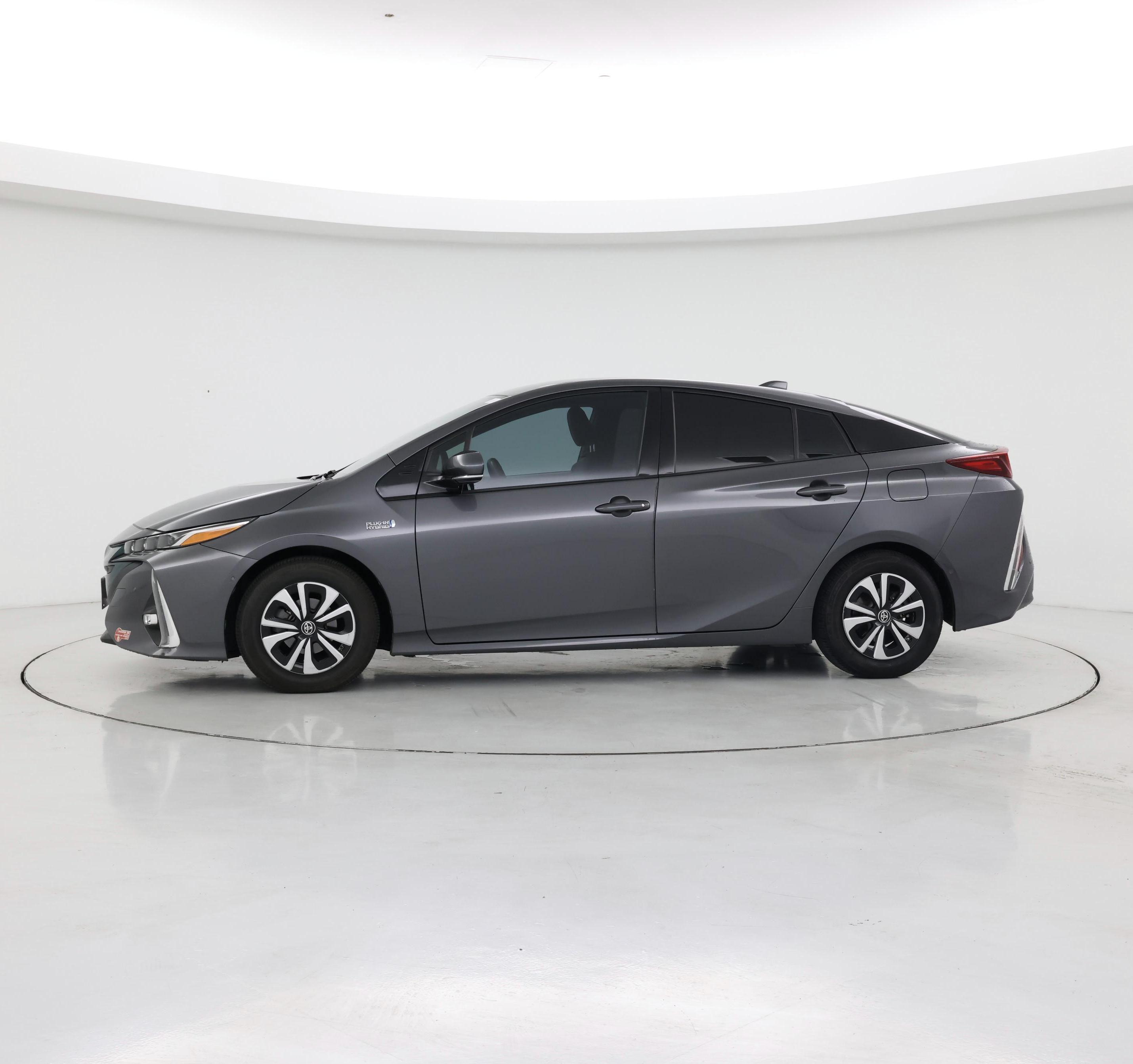 Thumbnail: 2017 Toyota Prius Prime - 3