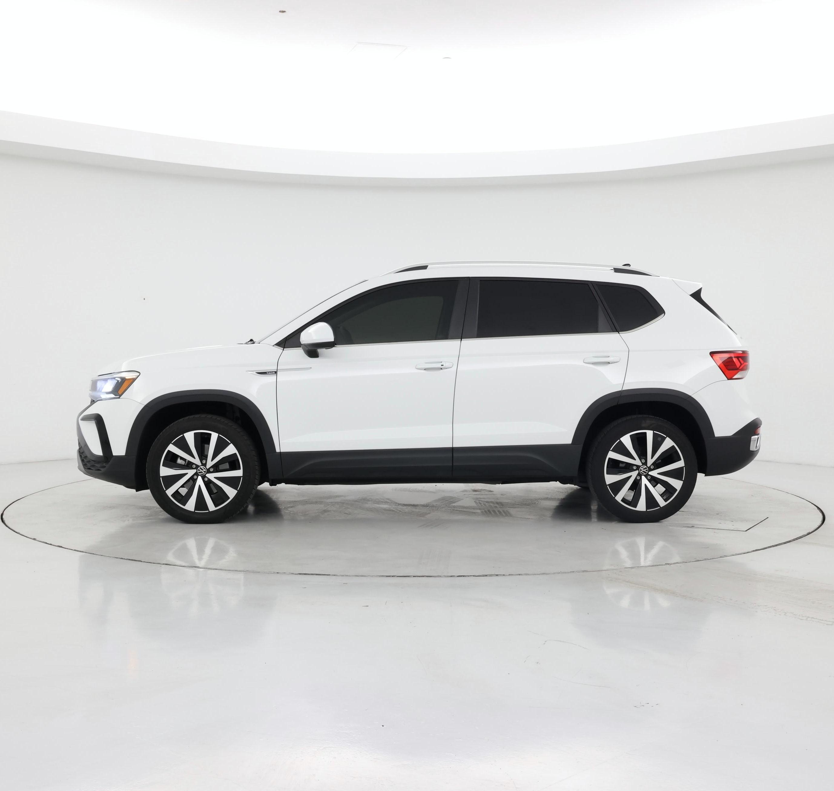 Thumbnail: 2023 Volkswagen Taos - 3
