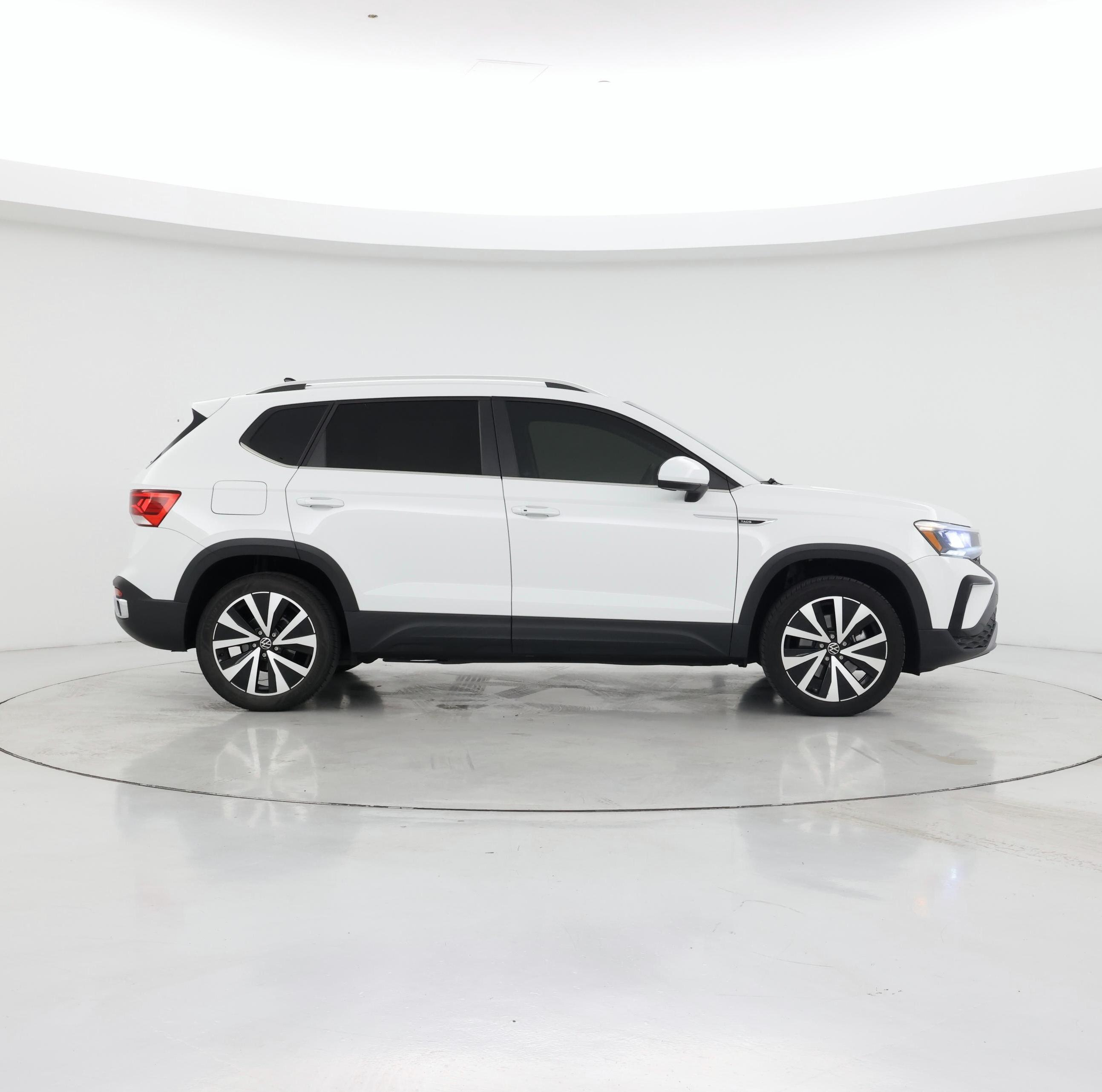 Thumbnail: 2023 Volkswagen Taos - 7