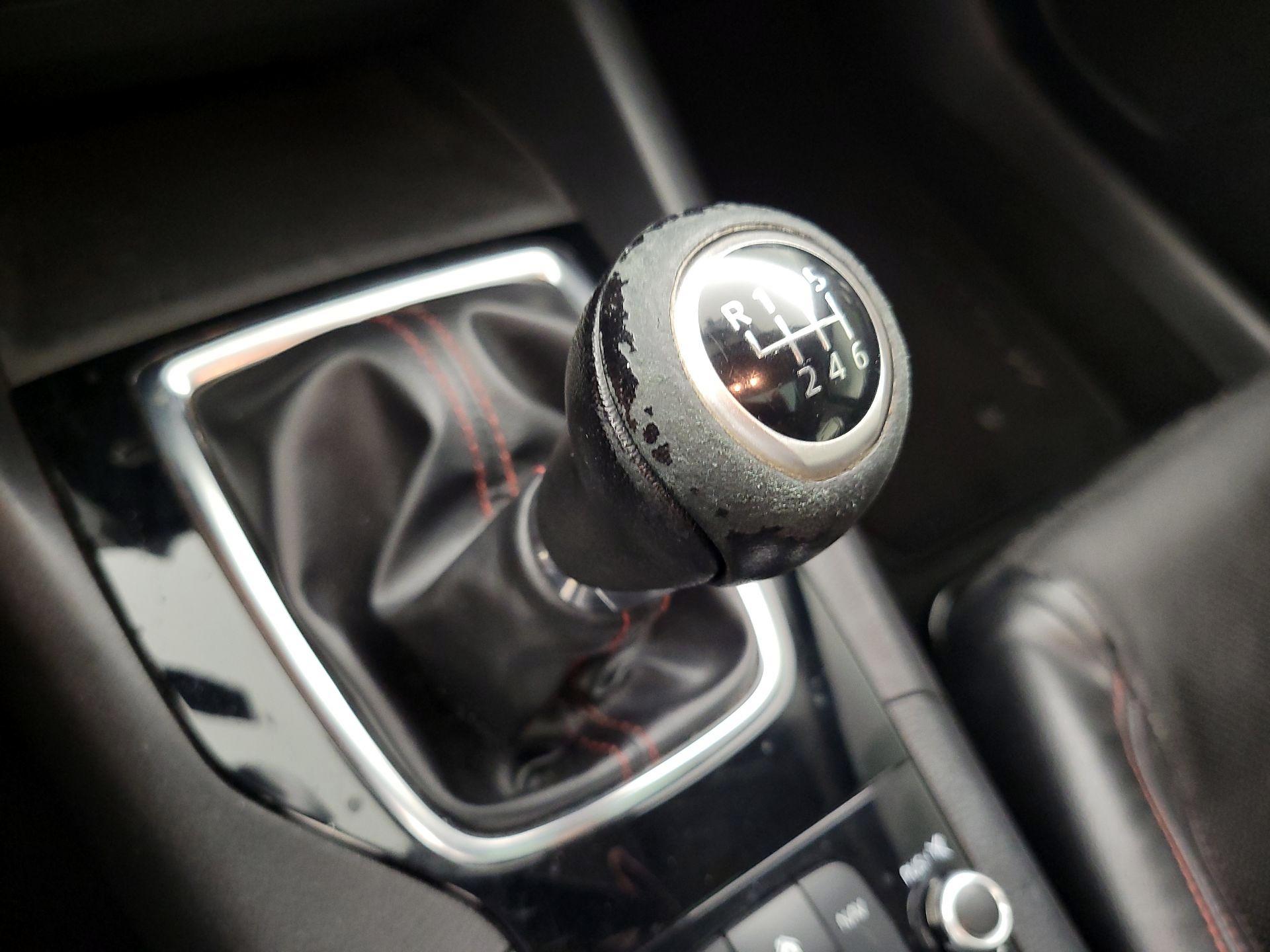 Thumbnail: 2015 Mazda Mazda3 - 17