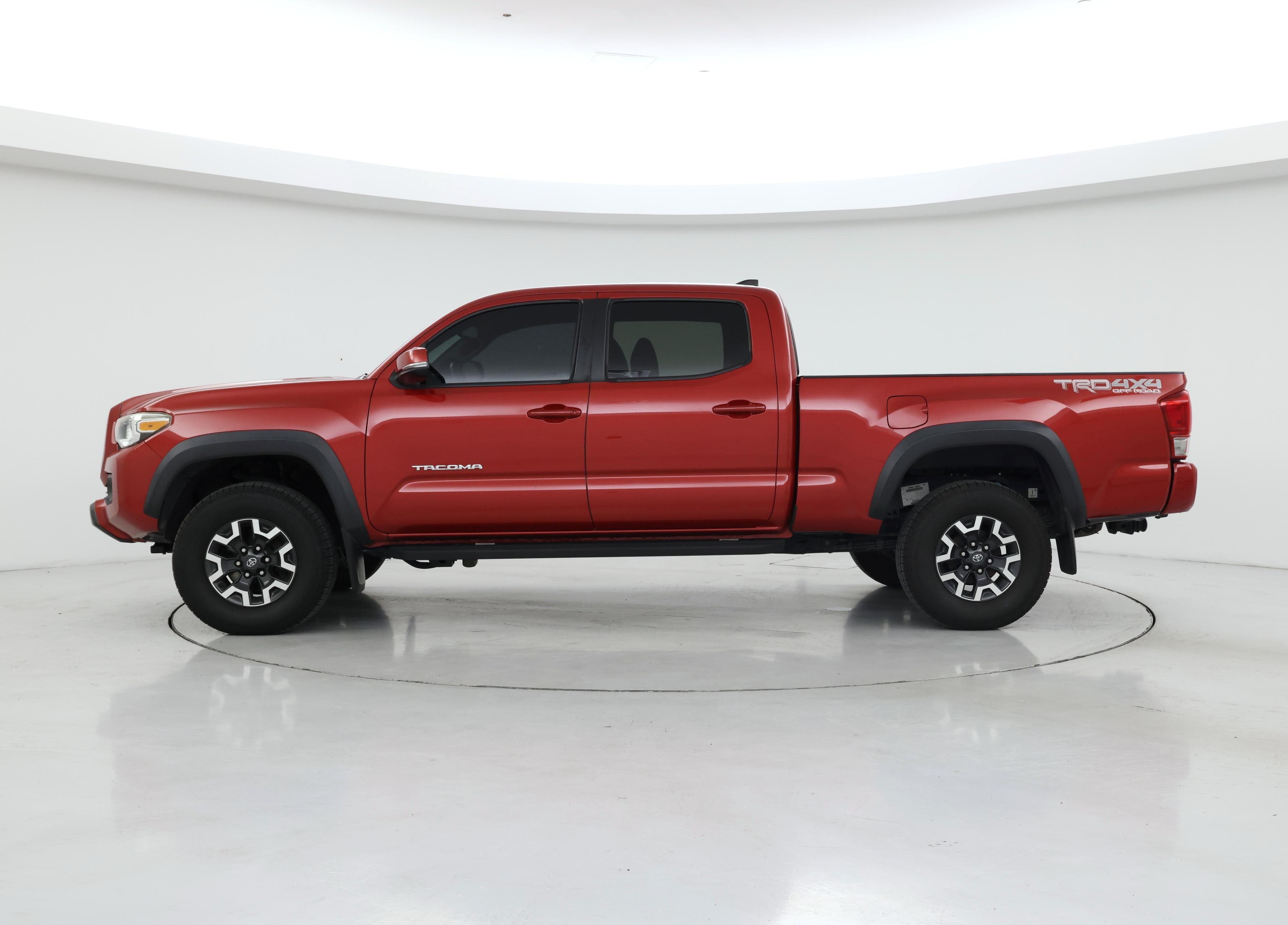 Thumbnail: 2016 Toyota Tacoma - 3