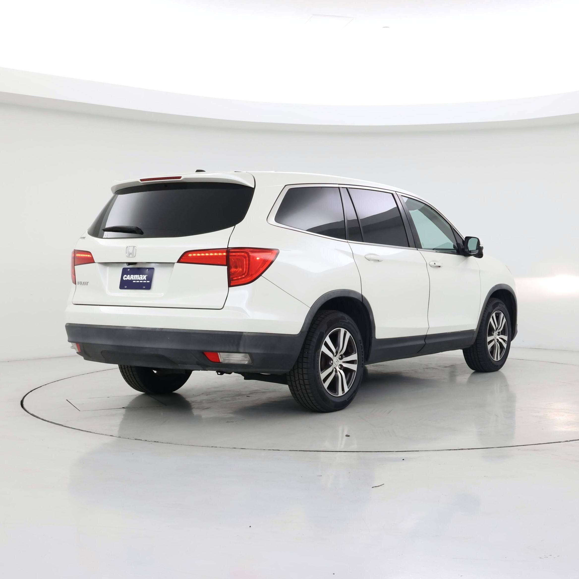 Thumbnail: 2017 Honda Pilot - 8