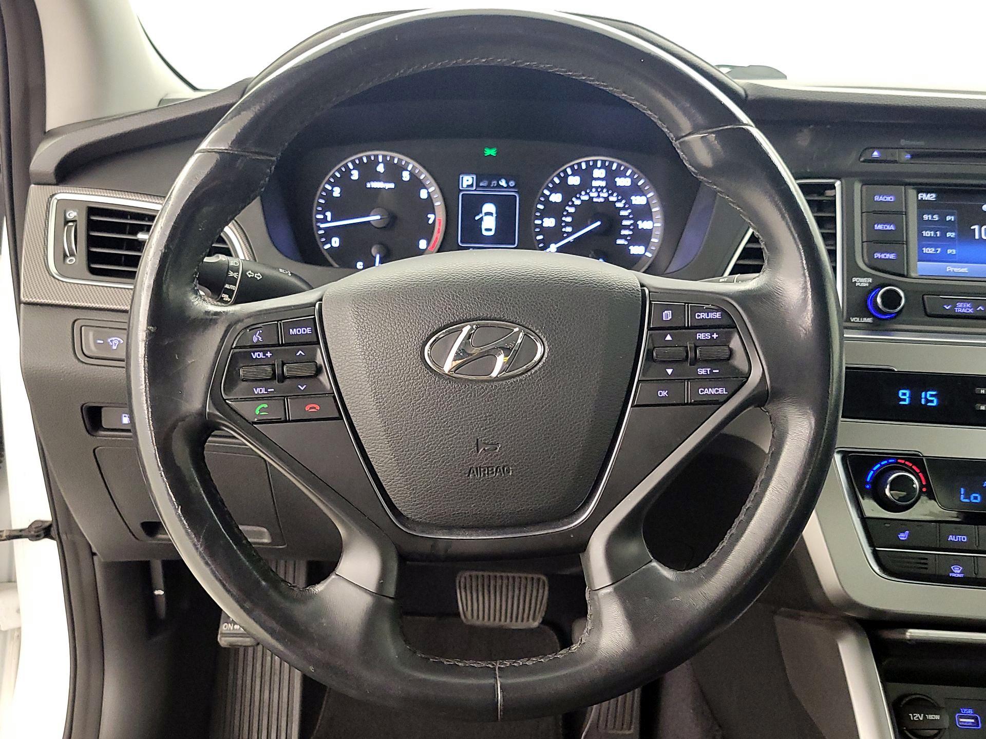 Thumbnail: 2015 Hyundai Sonata - 10