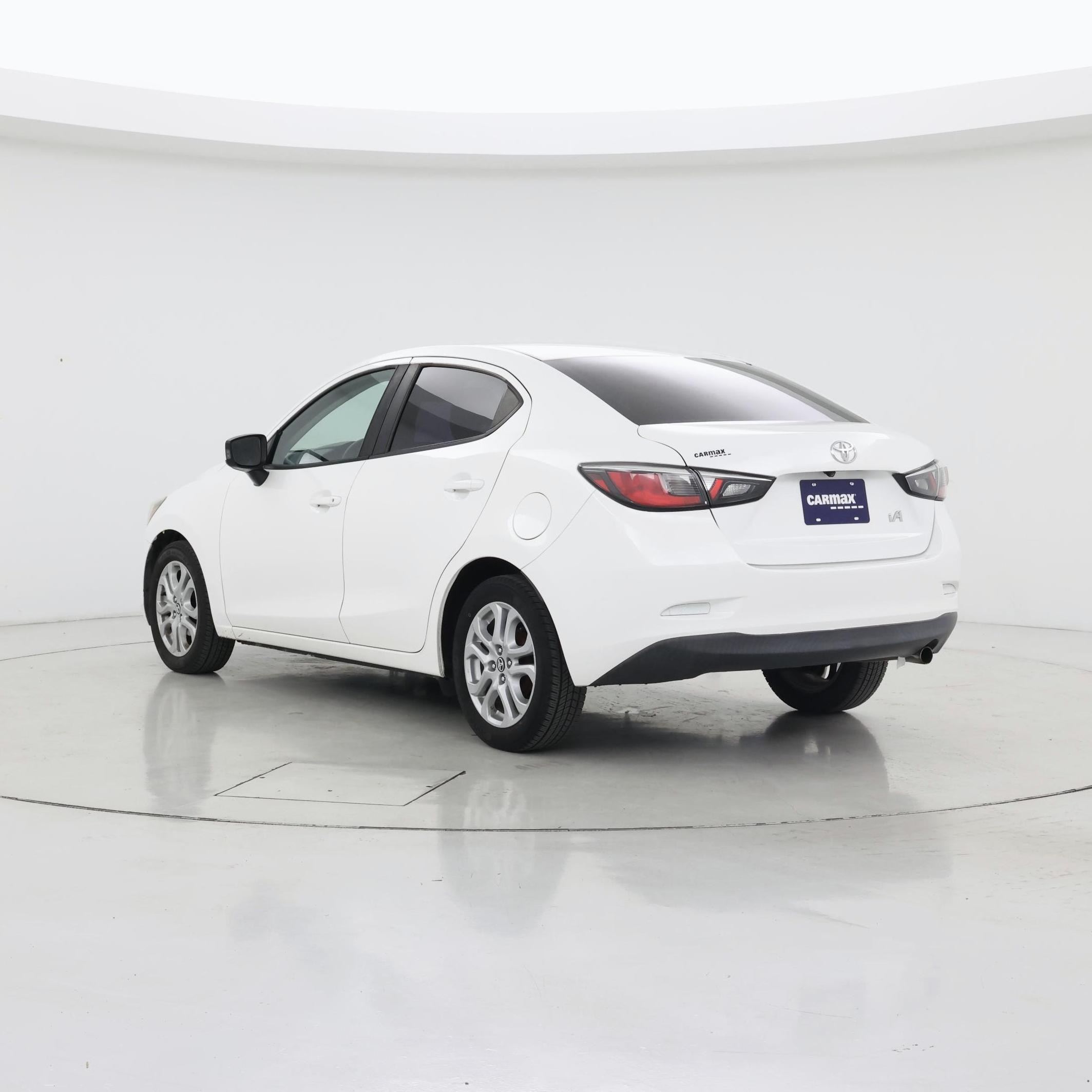 Thumbnail: 2017 Toyota Yaris iA - 2