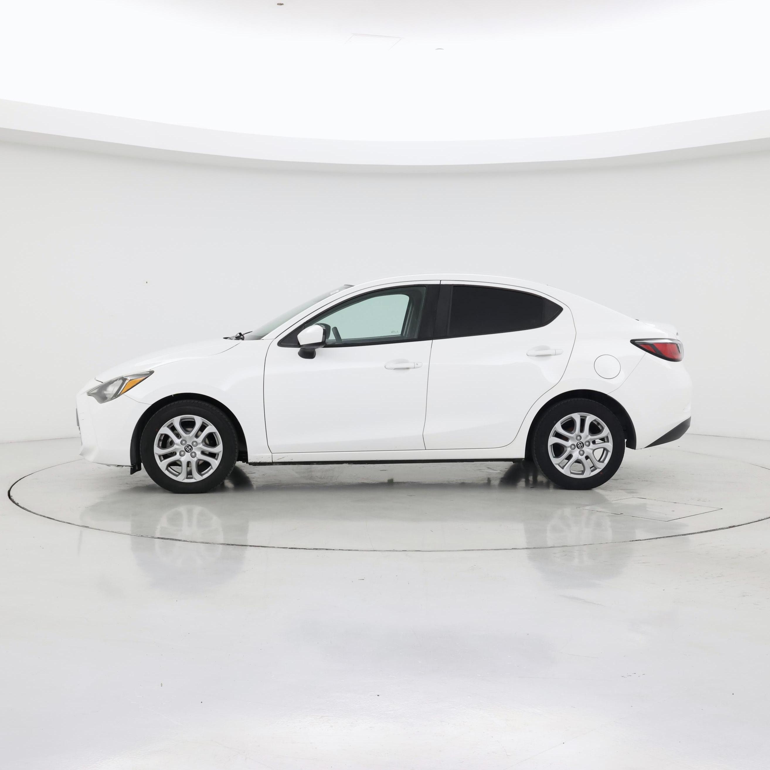 Thumbnail: 2017 Toyota Yaris iA - 3