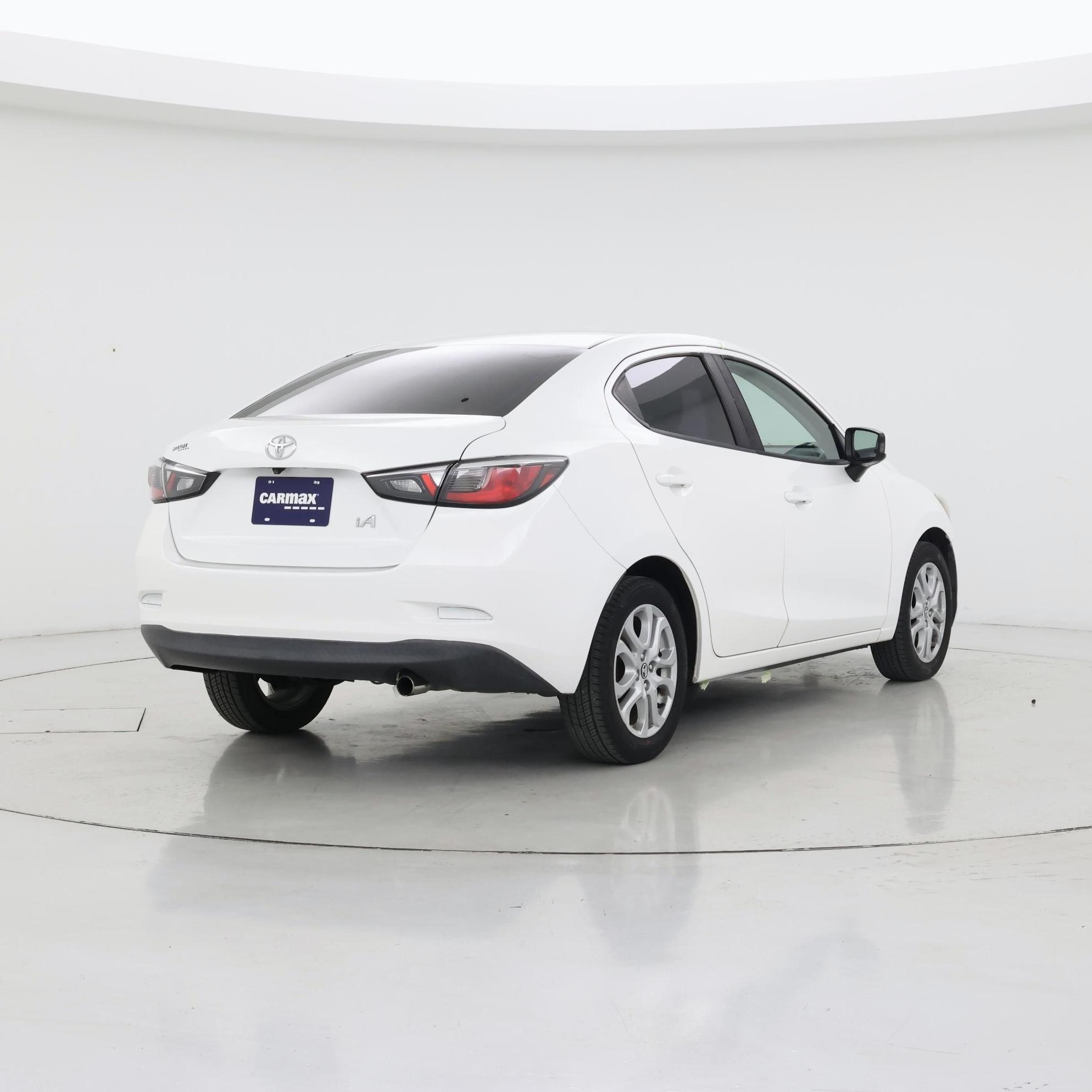 Thumbnail: 2017 Toyota Yaris iA - 8