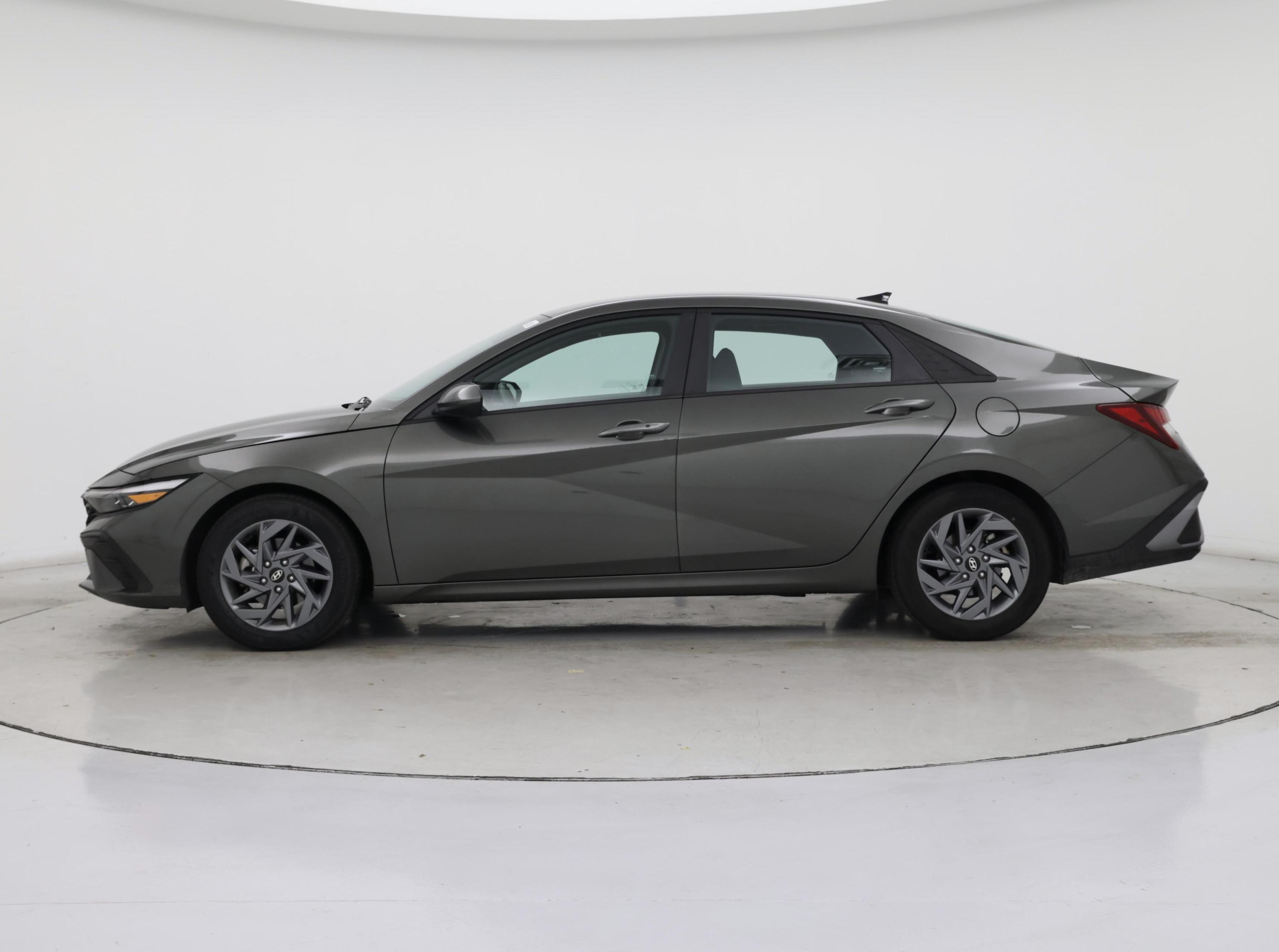 Thumbnail: 2024 Hyundai Elantra - 3