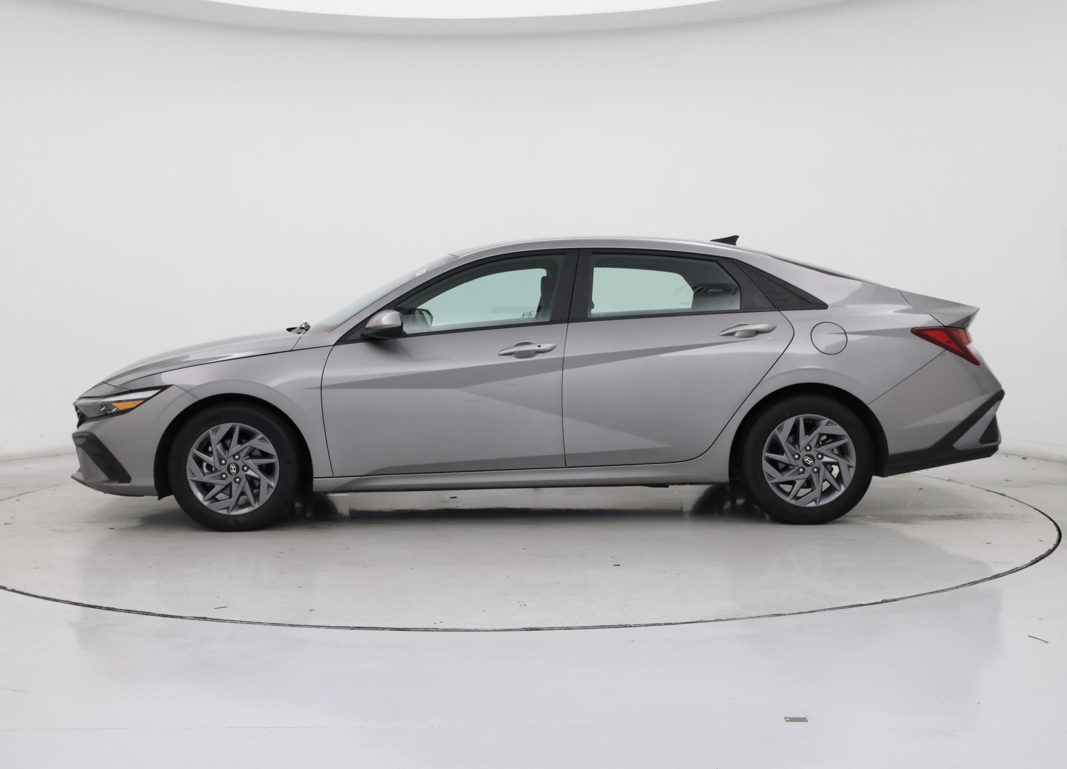Thumbnail: 2024 Hyundai Elantra - 3