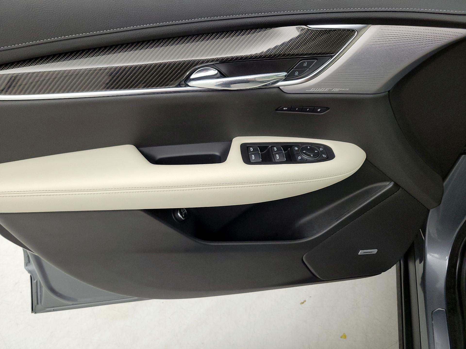 Thumbnail: 2020 Cadillac XT6 - 12