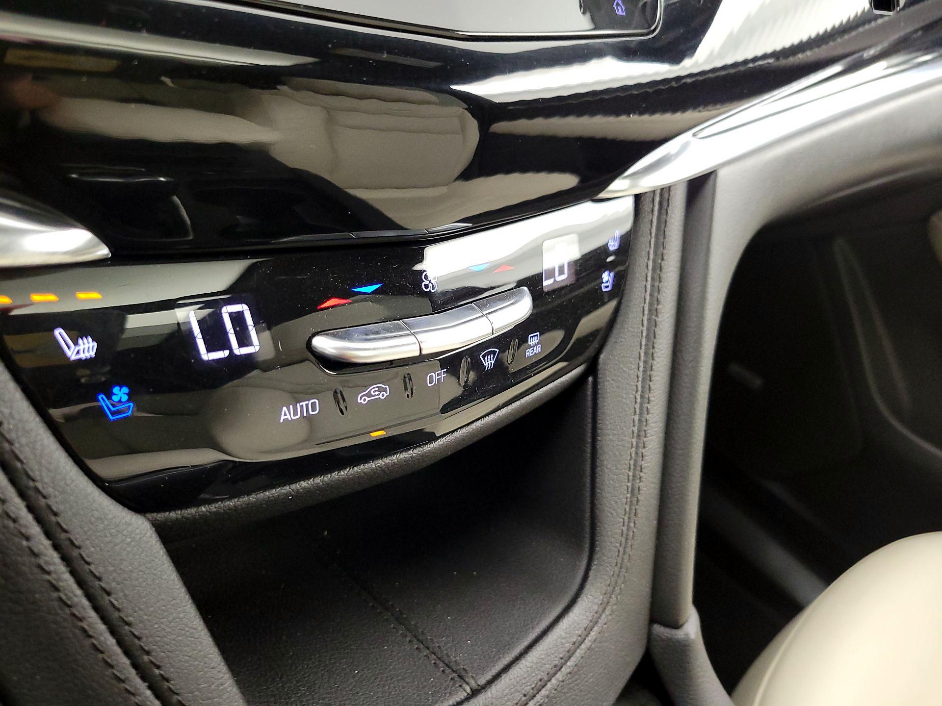 Thumbnail: 2020 Cadillac XT6 - 17