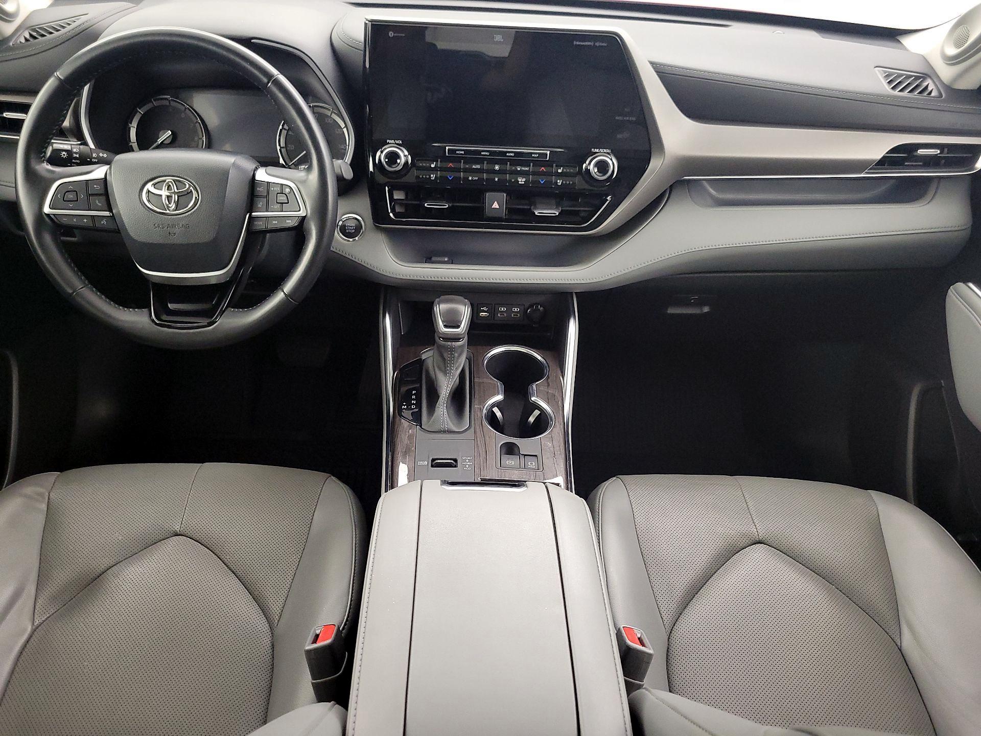 Thumbnail: 2022 Toyota Highlander - 9