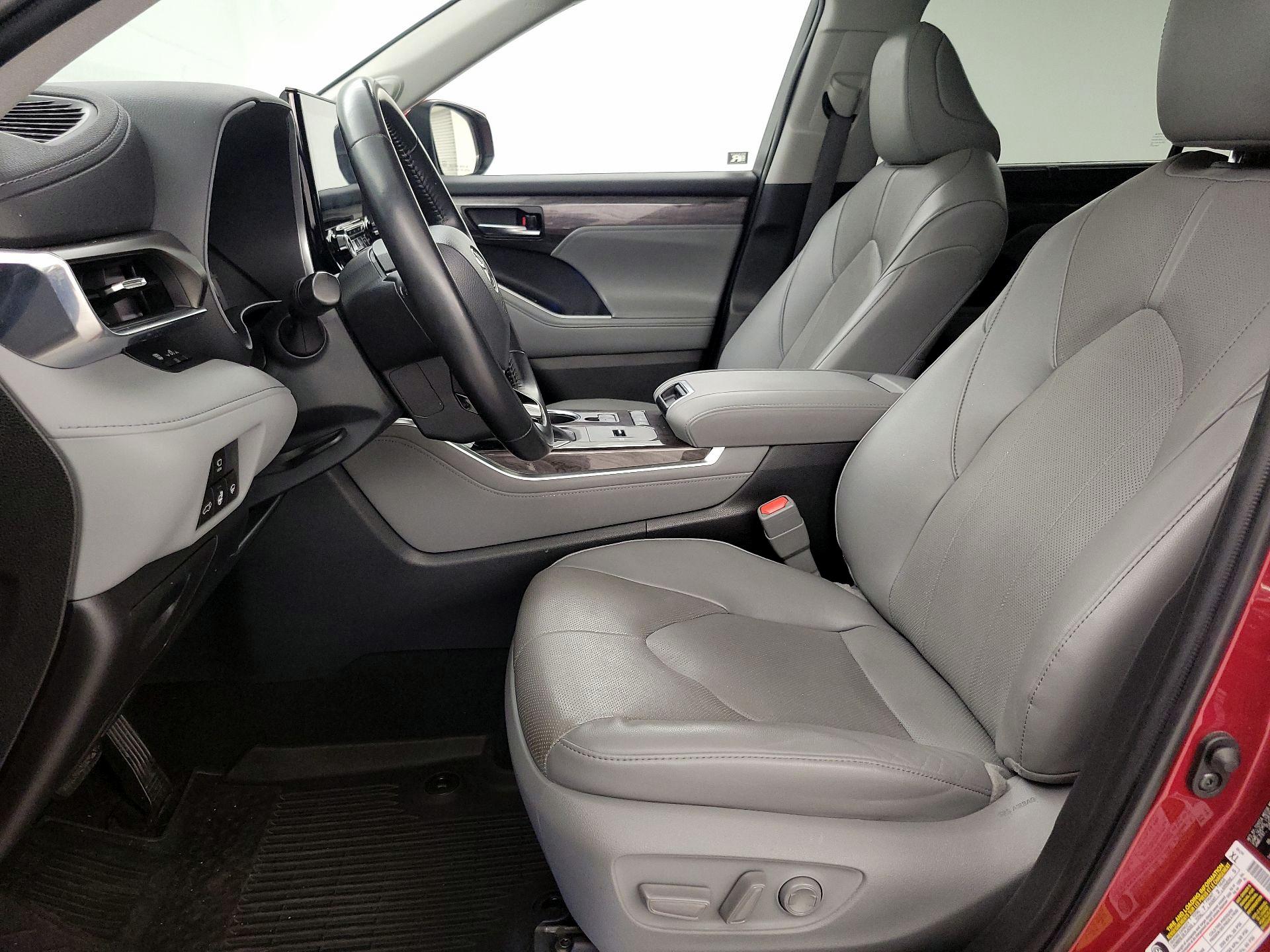 Thumbnail: 2022 Toyota Highlander - 11