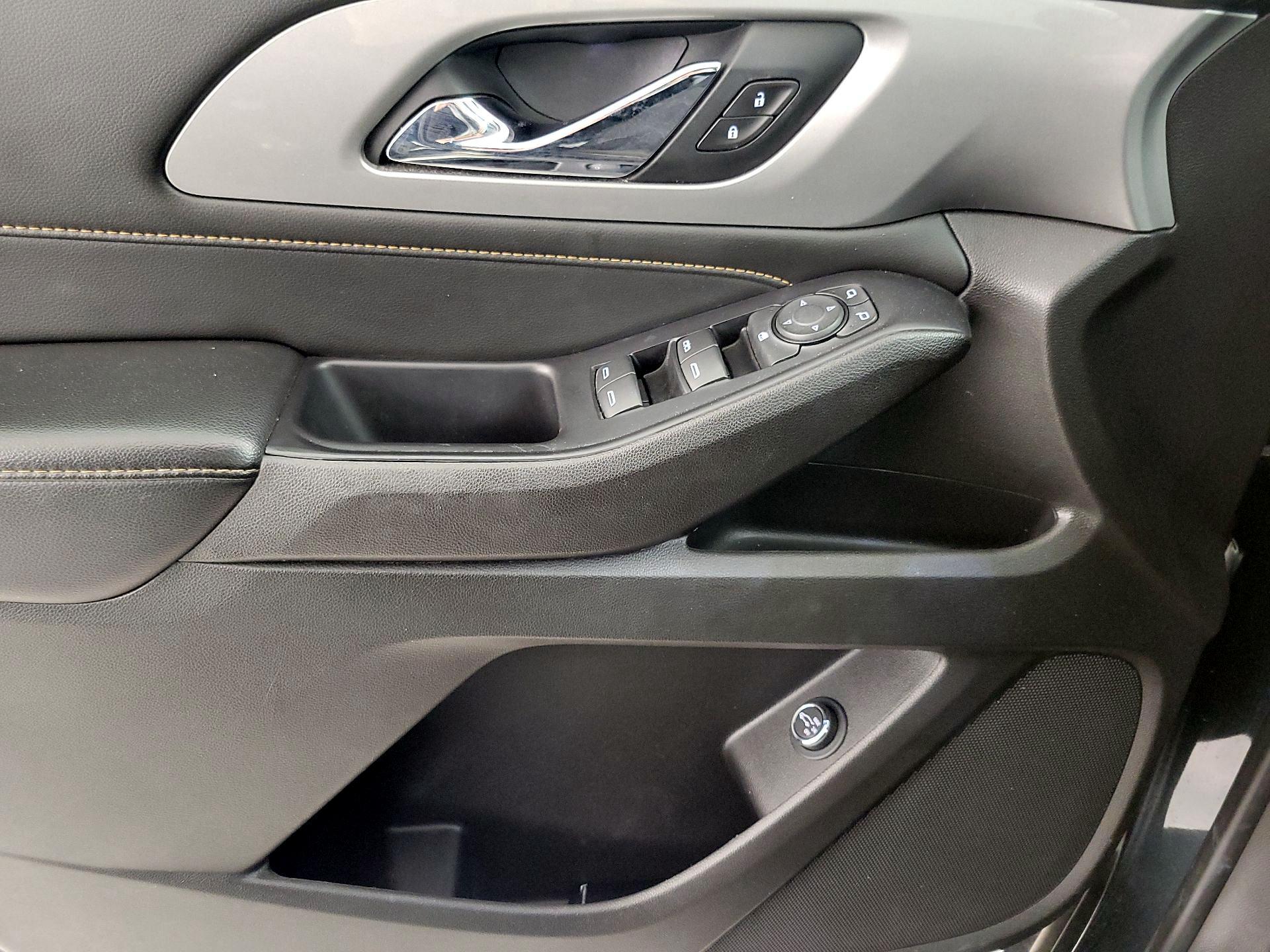 Thumbnail: 2021 Chevrolet Traverse - 12