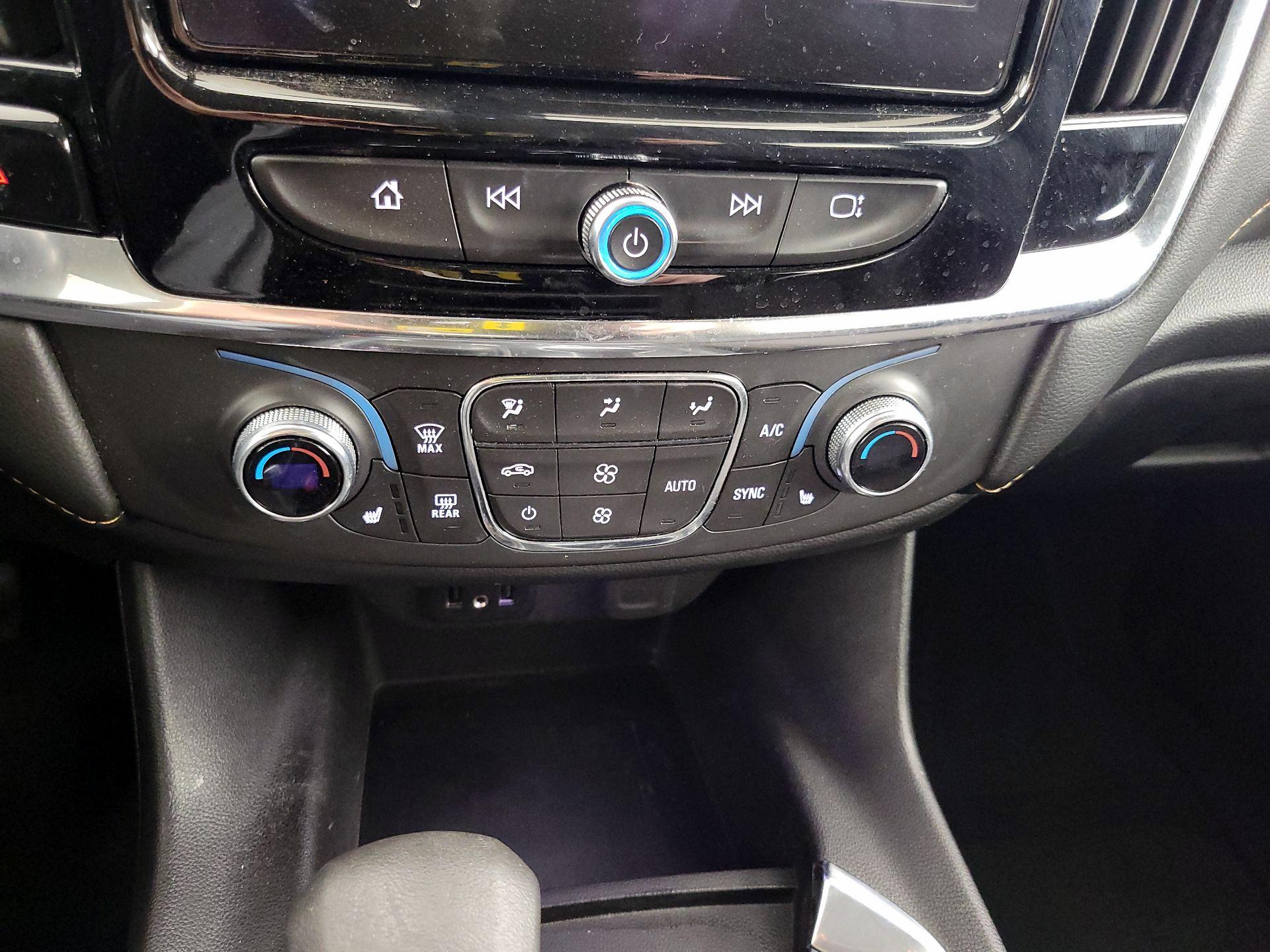 Thumbnail: 2021 Chevrolet Traverse - 16