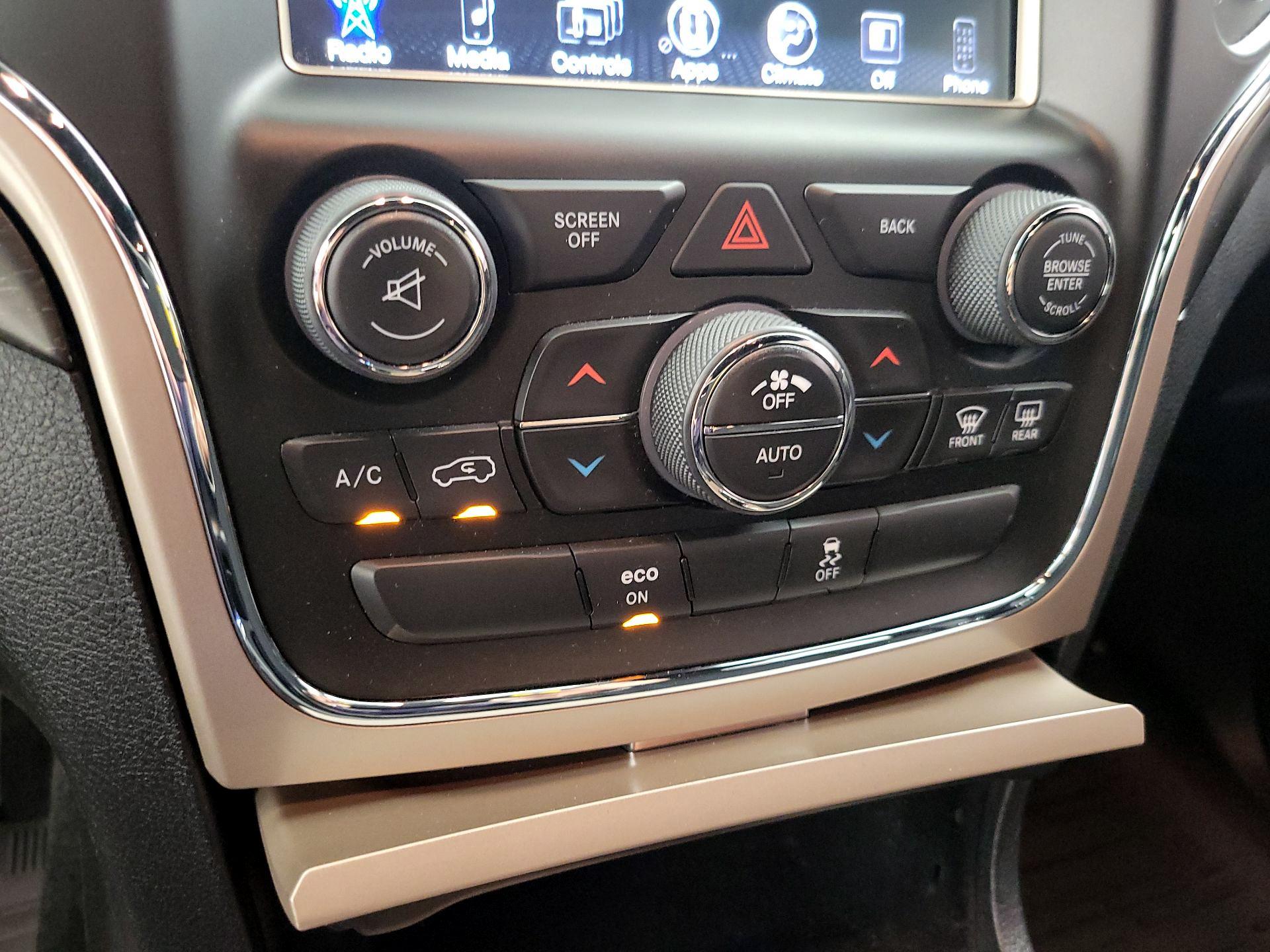 Thumbnail: 2015 Jeep Grand Cherokee - 16