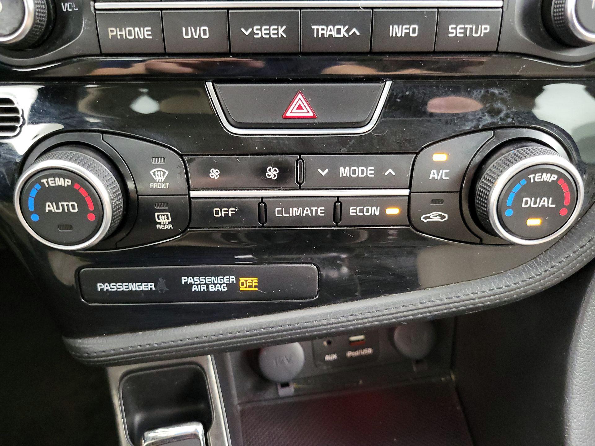 Thumbnail: 2015 Kia Optima - 17