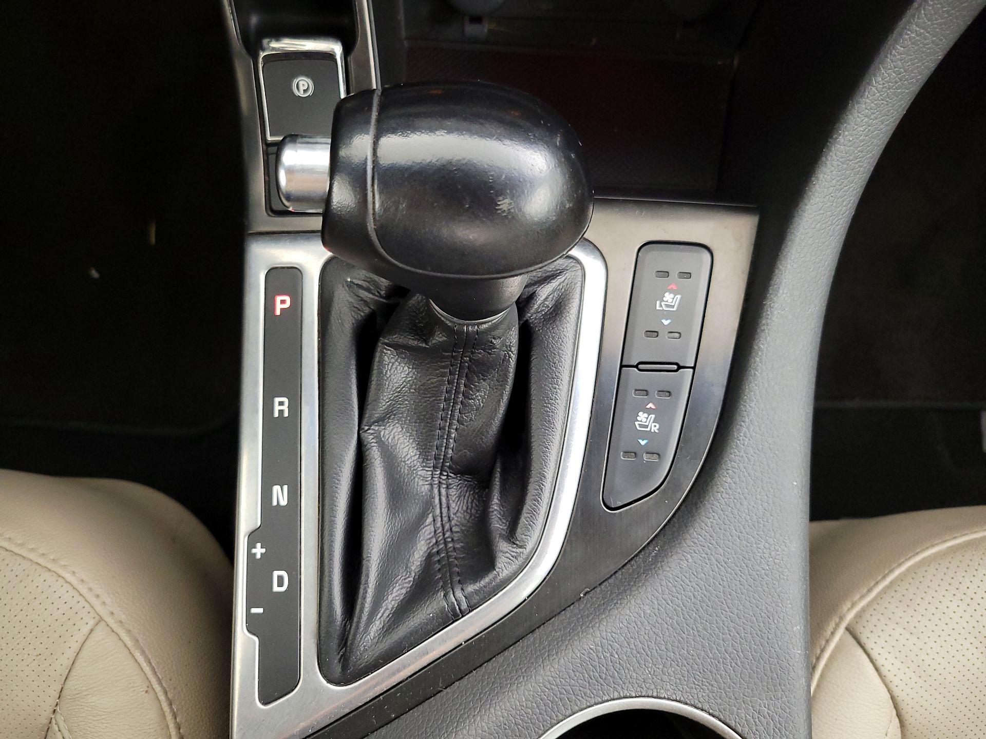 Thumbnail: 2015 Kia Optima - 18